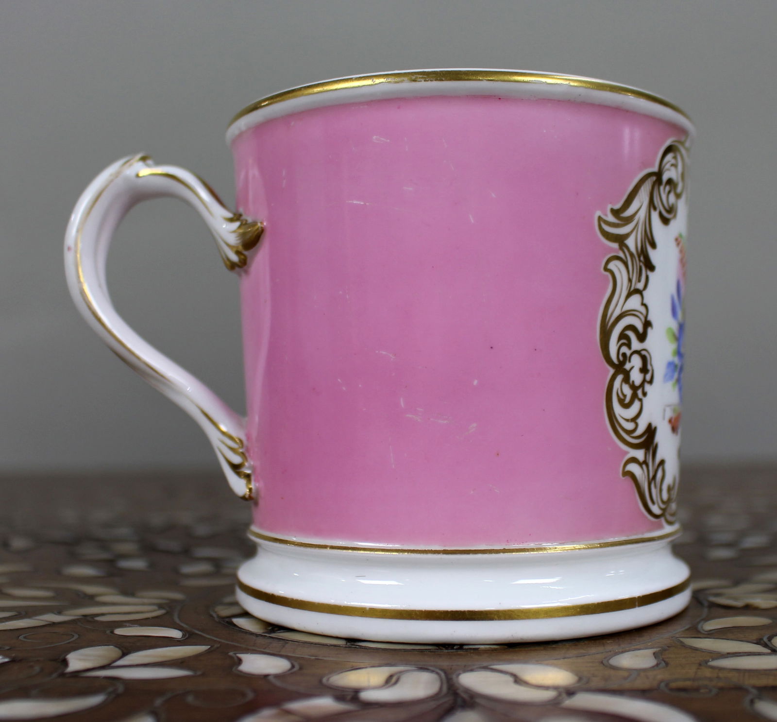 Mid-19th Century Grainger Worcester Porcelain Tankard – Rose Pompadour Ground: Title: Mid-19th Century Grainger Worcester Porcelain Tankard – Rose Pompadour Ground Description: Mid-19th Century Grainger Worcester Porcelain Tankard – Rose Pompadour Ground A