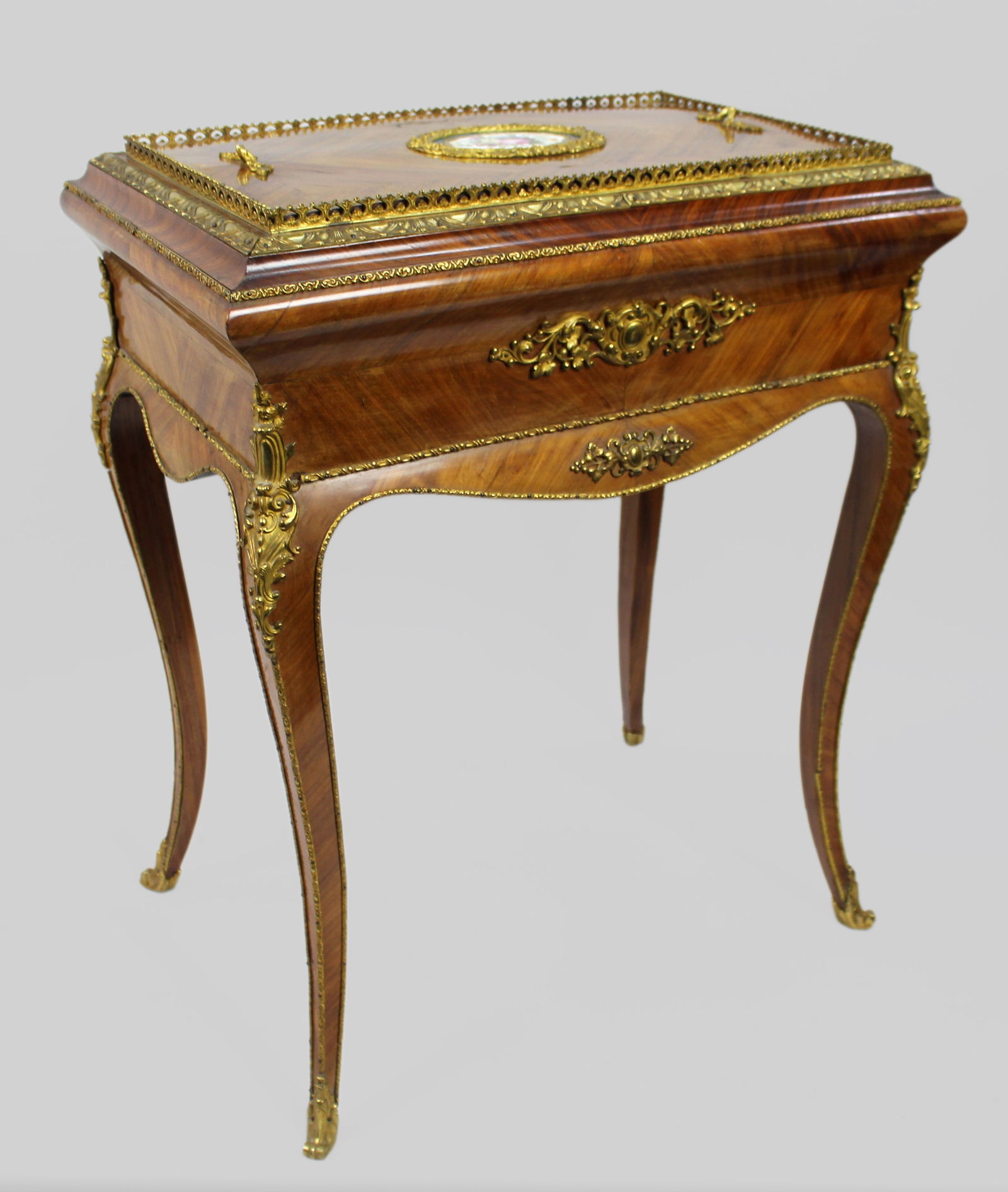 19th-Century French Kingwood Jardinière with Sèvres-Style Plaque - 2