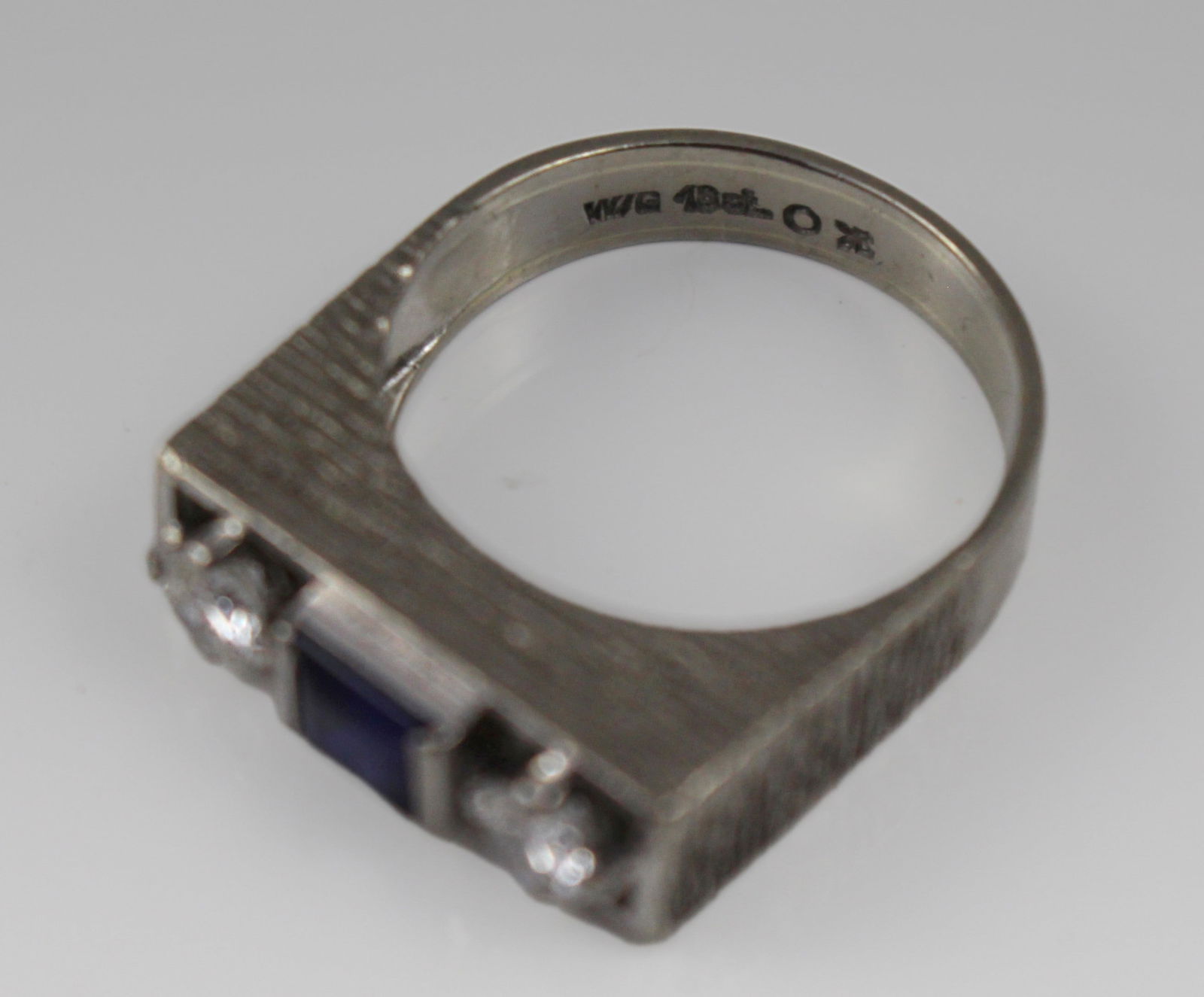 Vintage Sapphire & Diamond Three Stone White Gold Ring - 5