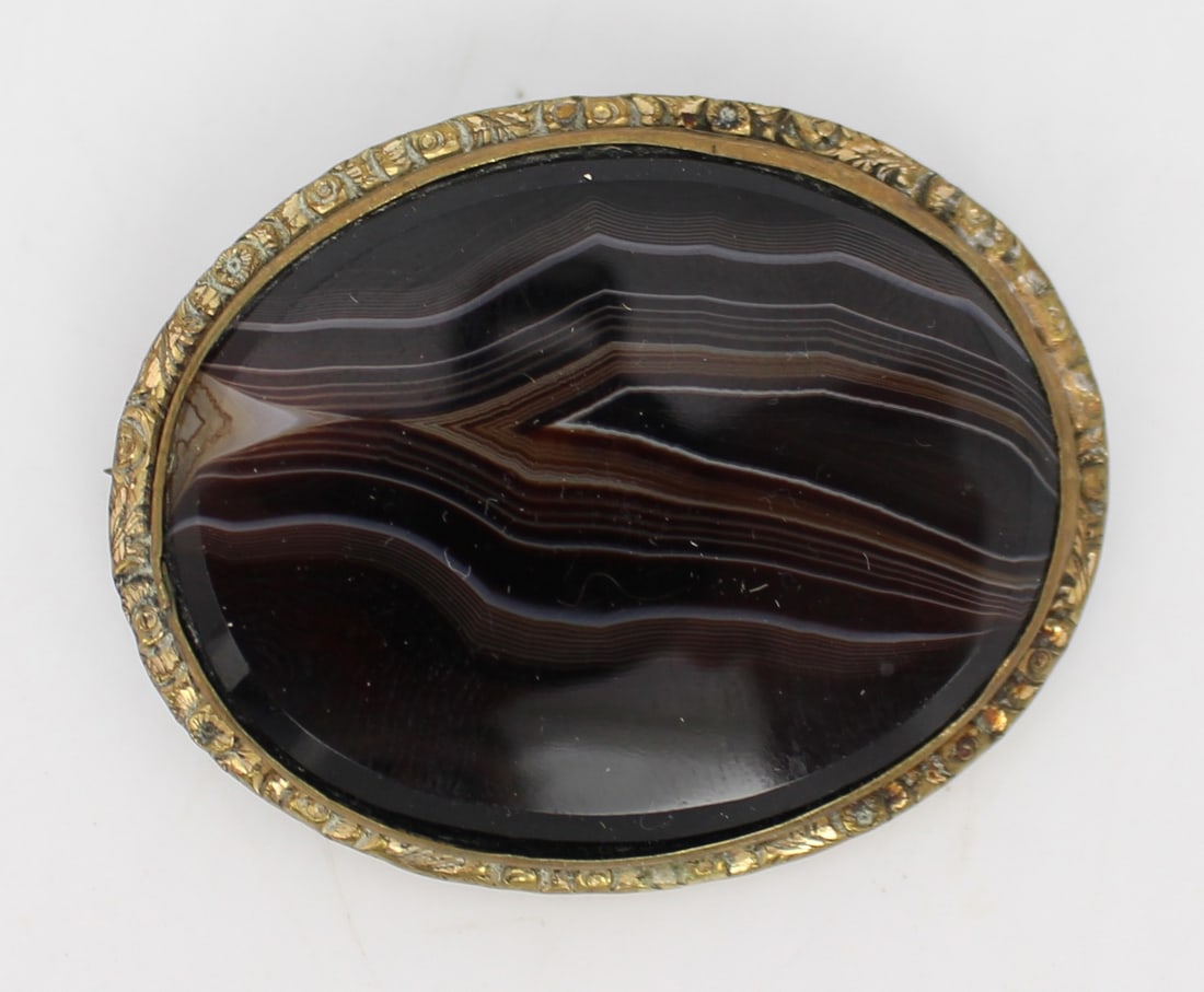 Vintage Agate Brooch: Title: Vintage Agate Brooch Description: Vintage Agate Brooch Measures 5 x 4 x 0.5 cm Condition: Used Delivery option: Collection & Delivery Location Category: Antiques
