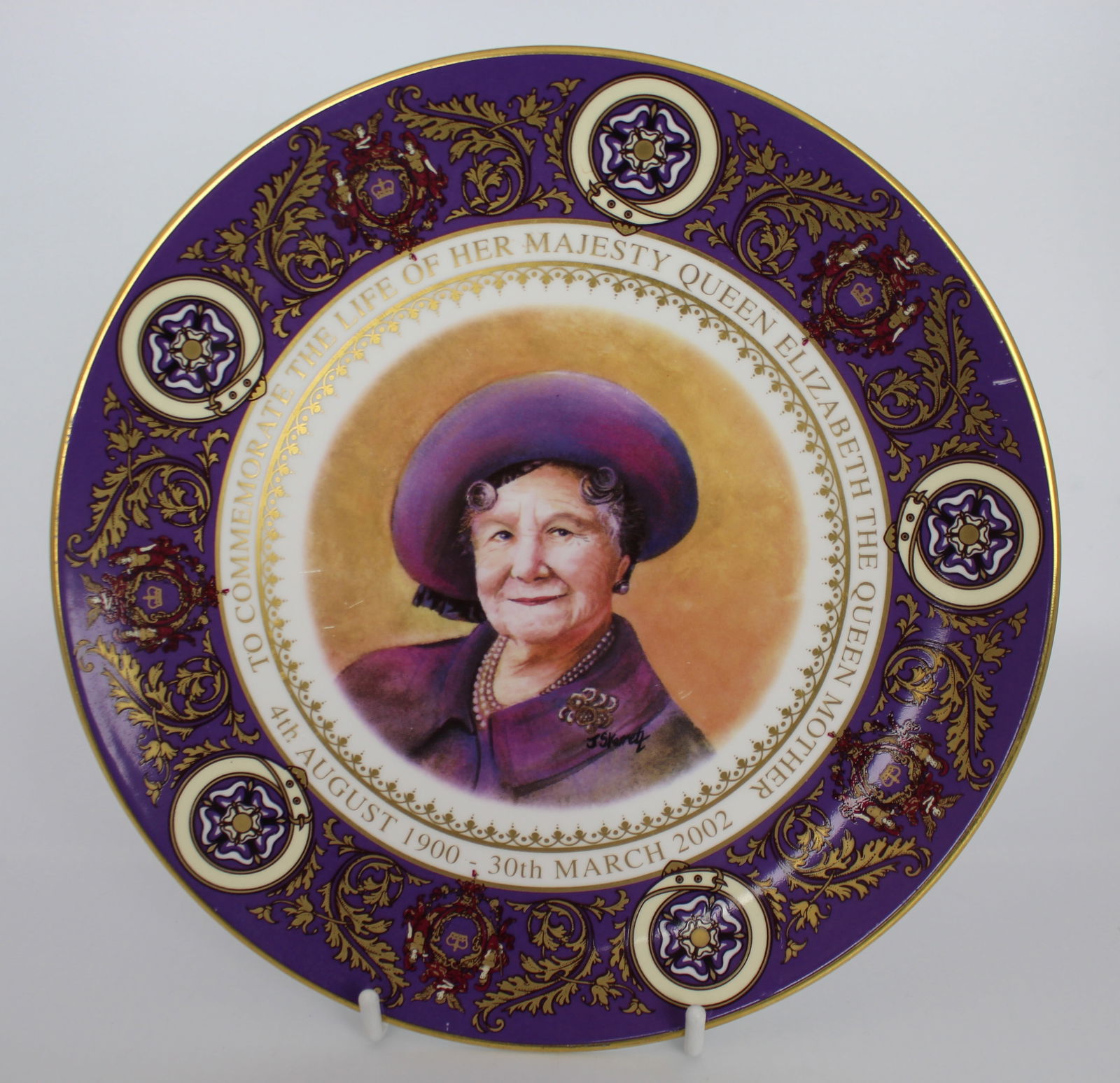 Caverswall The Queen Mother Cabinet Plate: Title: Caverswall The Queen Mother Cabinet Plate Description: Caverswall The Queen Mother Cabinet Plate Caverswall. Made in England. To commemorate the life of H.M. Queen Elizabeth The Queen
