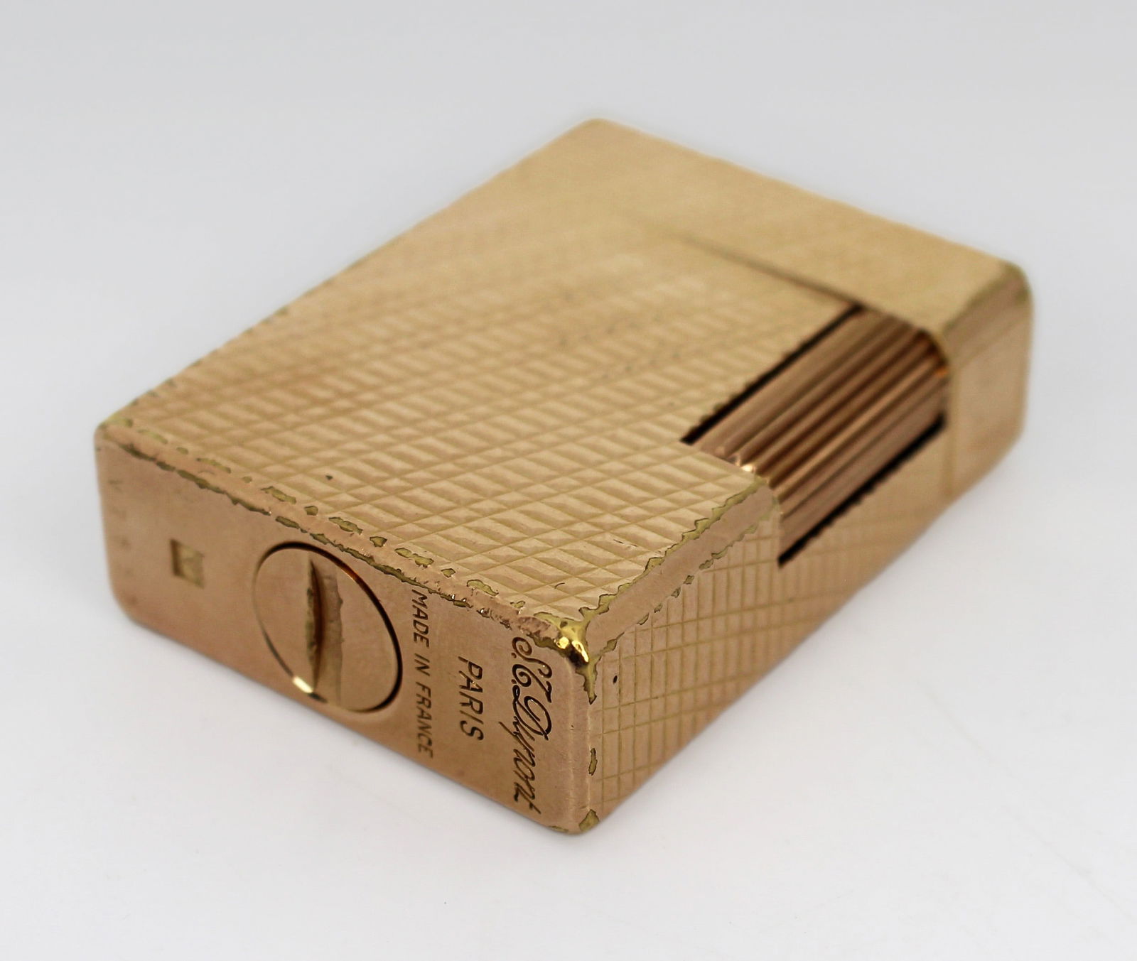 Vintage S.T. Dupont Paris Small Ligne 1 Gold-Plated Lighter – c.1970s: Title: Vintage S.T. Dupont Paris Small Ligne 1 Gold-Plated Lighter – c.1970s Description: Vintage S.T. Dupont Paris Small Ligne 1 Gold-Plated Lighter – c.1970s A vintage S.T.
