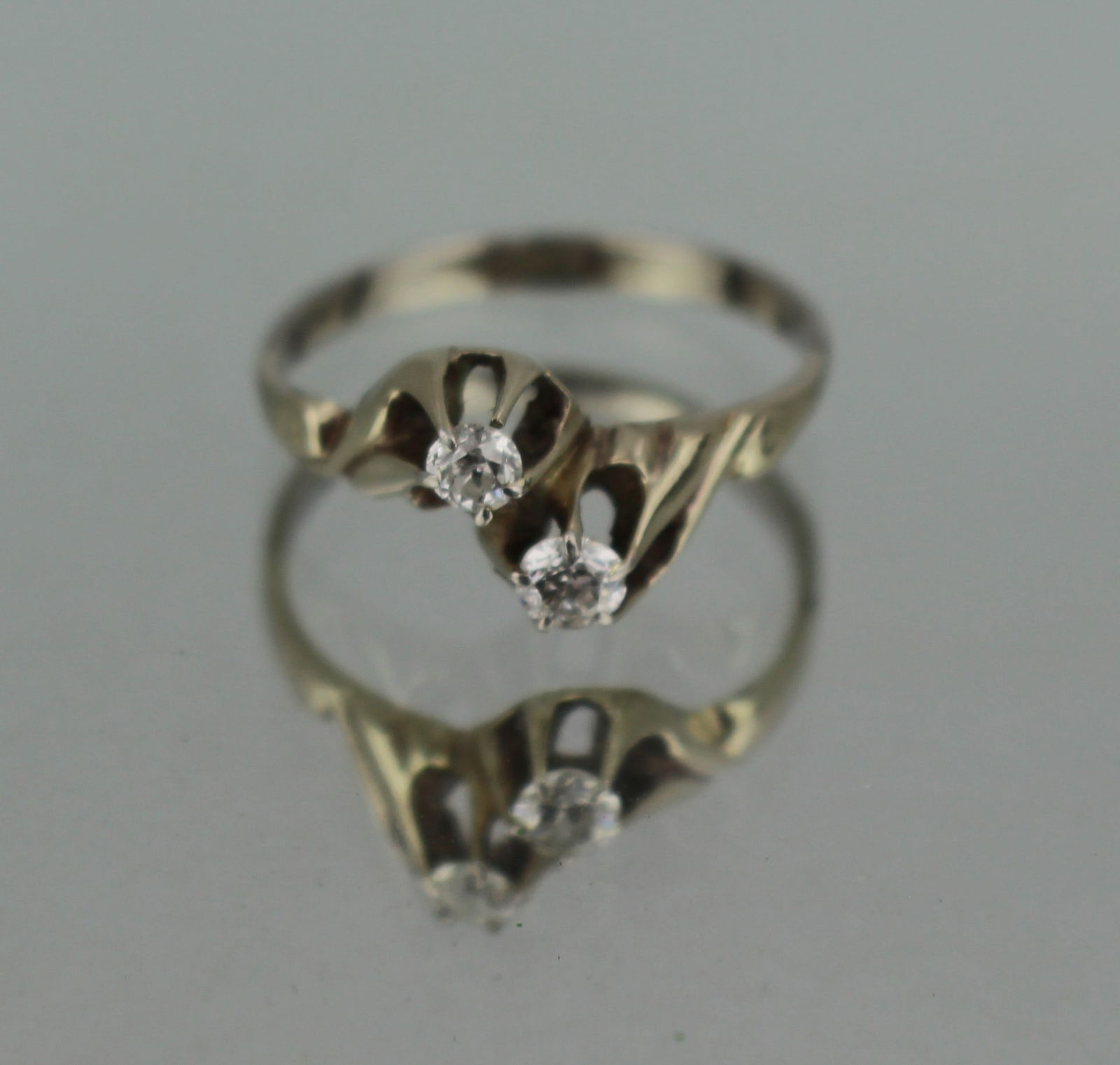 Diamond Crossover 18ct White Gold Ring: Title: Diamond Crossover 18ct White Gold Ring Description: Diamond Crossover 18ct White Gold Ring Condition: Used Delivery option: Collection & Delivery Location Category: Antiques