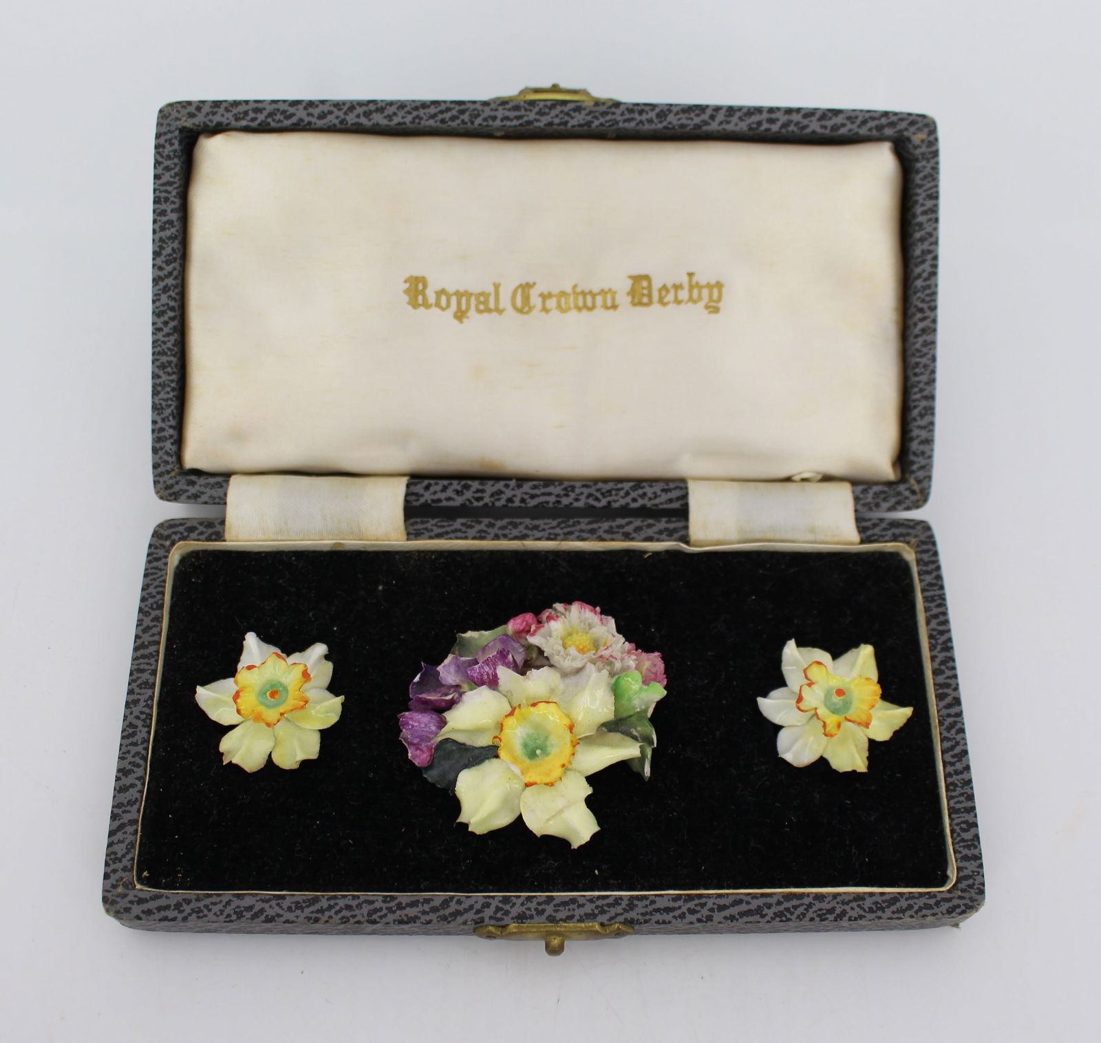 Vintage Royal Crown Derby Cased Floral Brooch & Earring Set: Title: Vintage Royal Crown Derby Cased Floral Brooch & Earring Set Description: Vintage Royal Crown Derby Porcelain Floral Brooch and Earring Set in Original Case A charming vintage floral