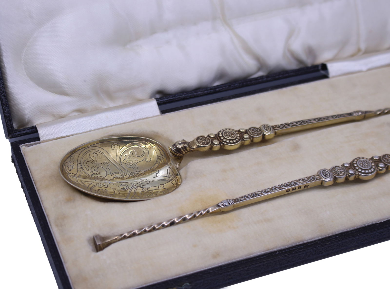 Pair of Cased Silver Gilt Anointing Spoons – Birmingham, 1936 - 10