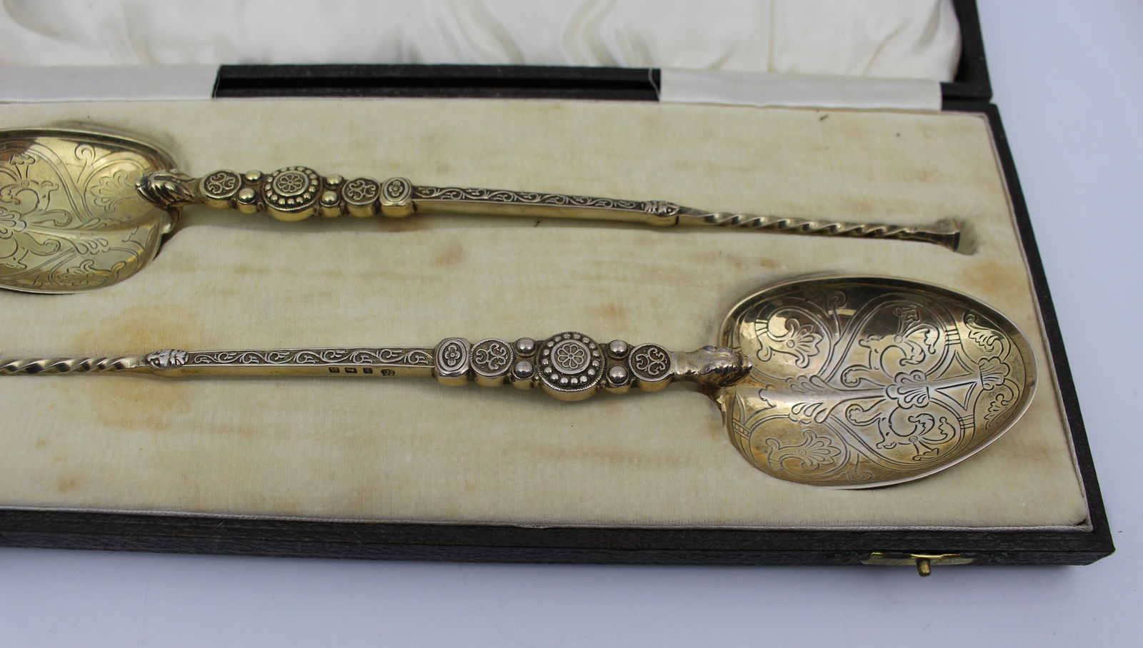 Pair of Cased Silver Gilt Anointing Spoons – Birmingham, 1936 - 3