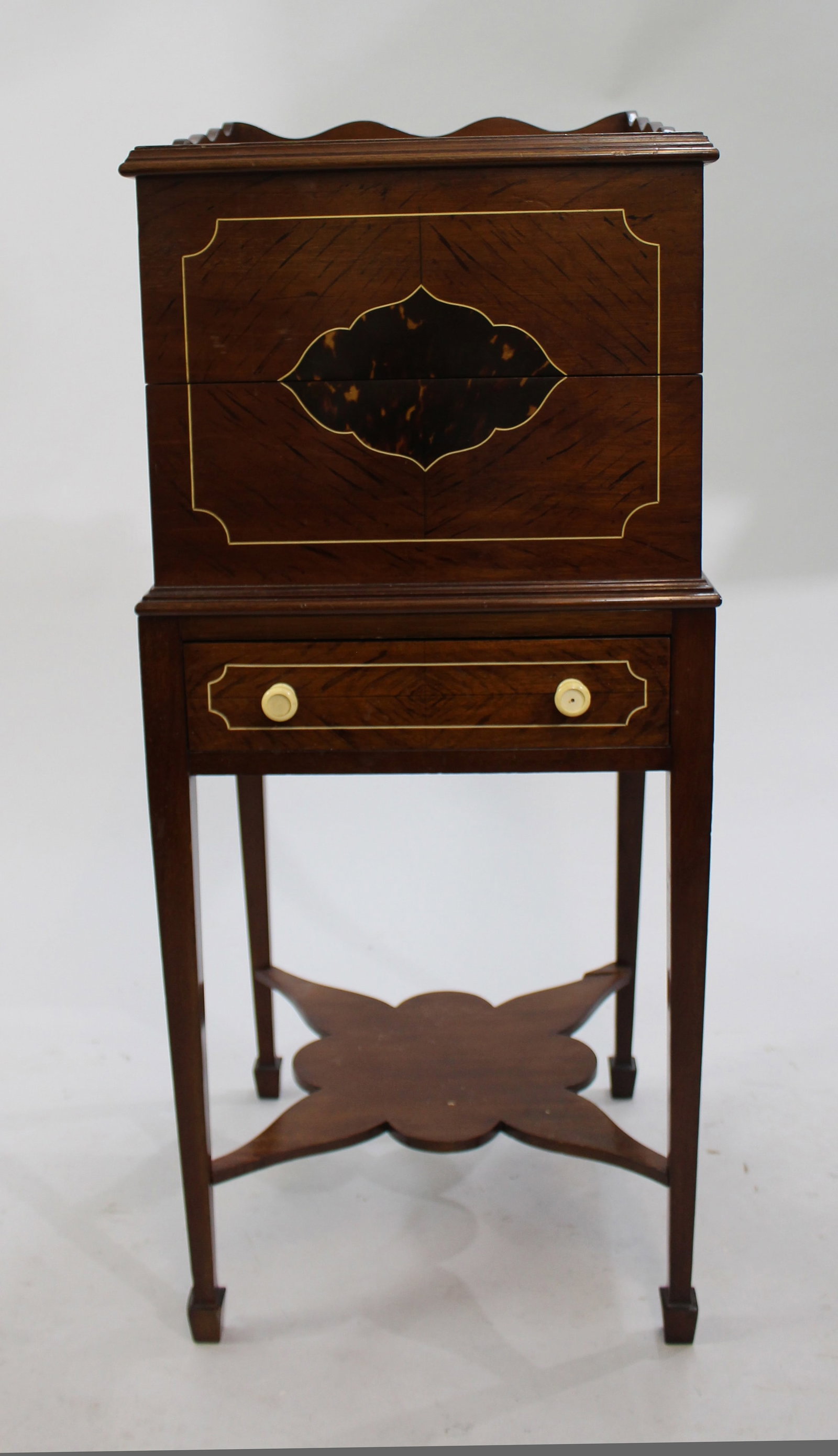 Regency Era Mahogany Works Table with Decorative Inlay - 11