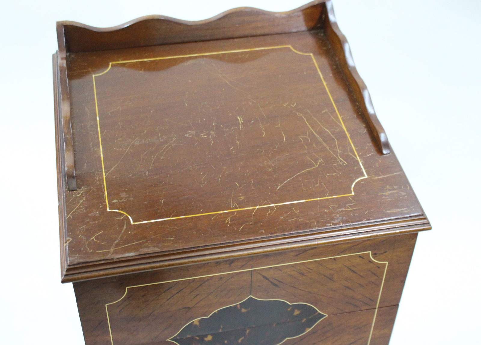 Regency Era Mahogany Works Table with Decorative Inlay - 5