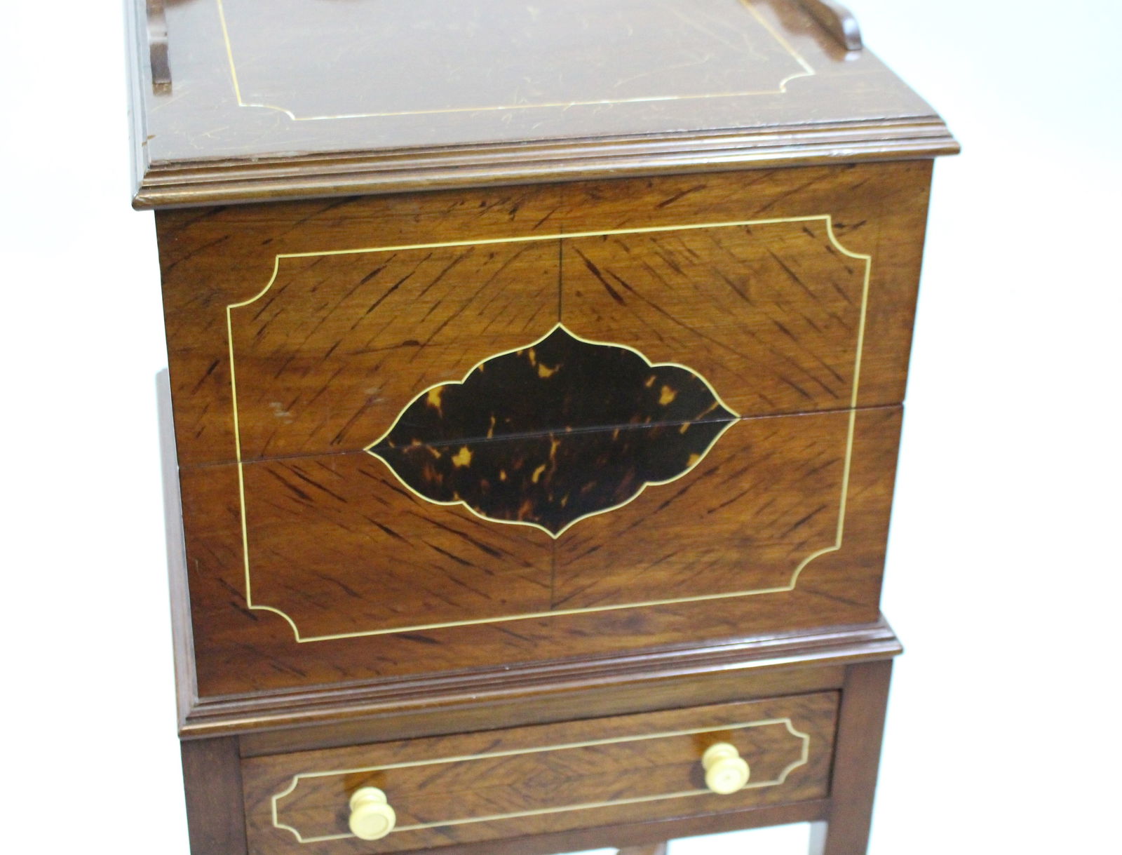 Regency Era Mahogany Works Table with Decorative Inlay - 6