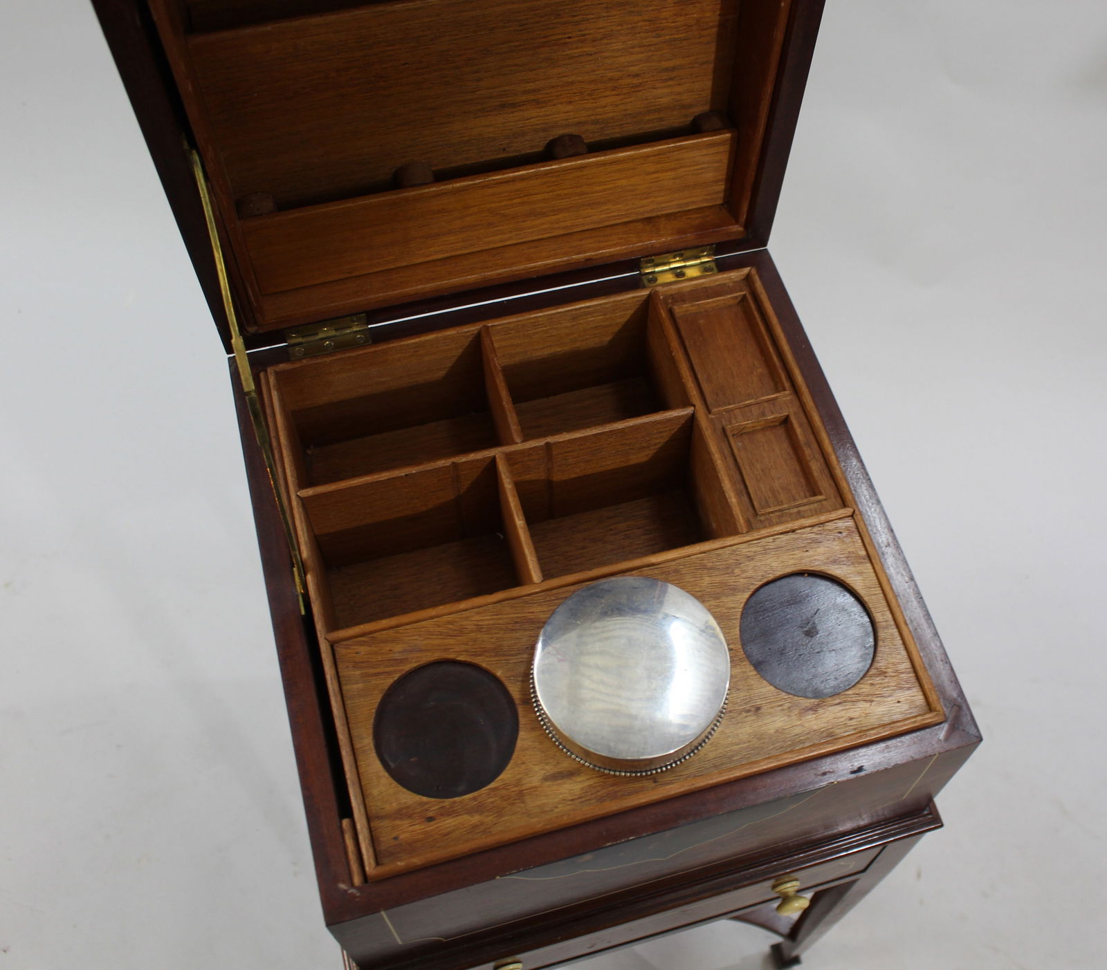 Regency Era Mahogany Works Table with Decorative Inlay - 9