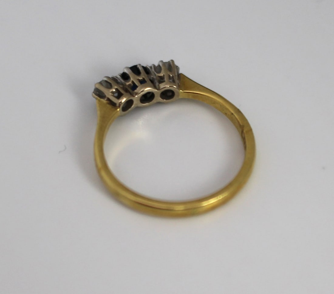 Sapphire & Diamond 18ct Gold Ring - 4