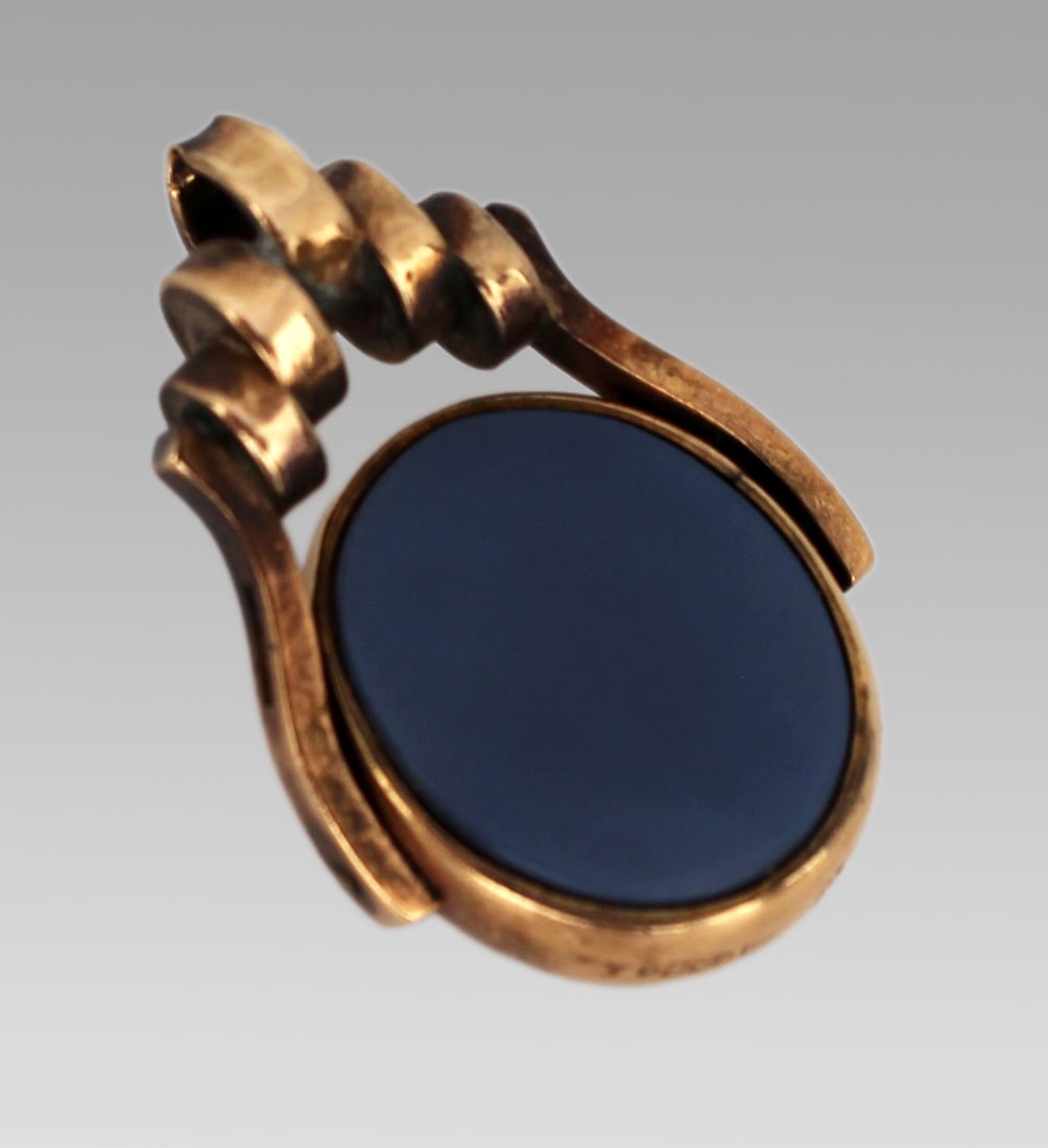 Victorian 9ct Gold Fob Seal: Title: Victorian 9ct Gold Fob Seal Description: Victorian 9ct Gold Fob Seal A fine antique Victorian fob seal crafted in 9ct gold. The piece is fully hallmarked with a sponsor's mark "MW". 