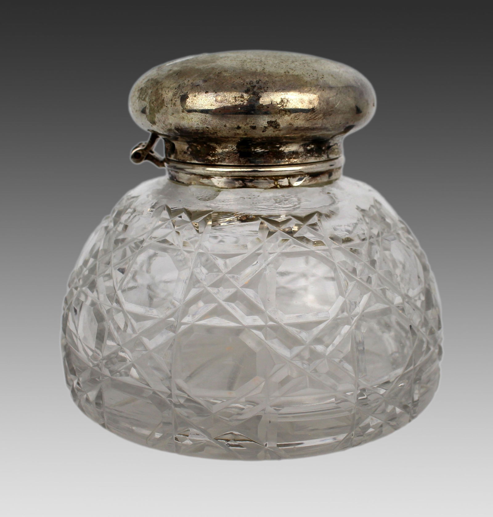 Vintage Silver Plated Crystal Inkwell: Title: Vintage Silver Plated Crystal Inkwell Description: Vintage Silver Plated Crystal Inkwell Vintage, 20th century Cut glass crystal body with hinged silver plated top Me