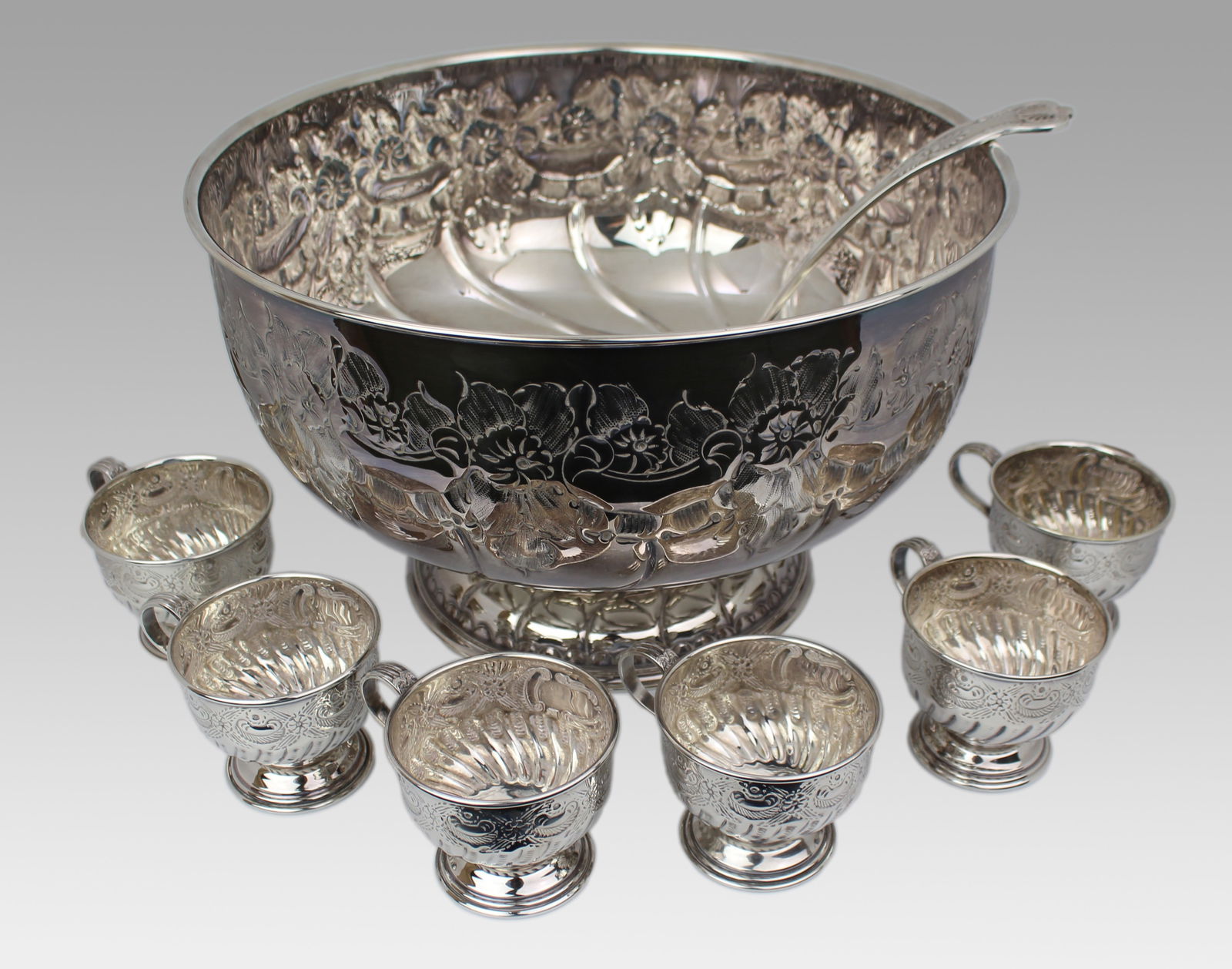 Mid-Century Silver-Plated Punch Bowl Set by The Sheffield Silver Co., USA: Title: Mid-Century Silver-Plated Punch Bowl Set by The Sheffield Silver Co., USA Description: Mid-Century Silver-Plated Punch Bowl Set by The Sheffield Silver Co., USA – 8 Pieces