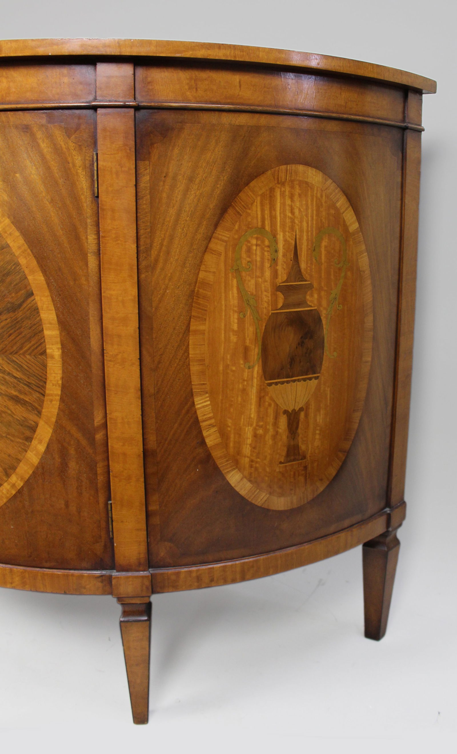 Elegant Neoclassical Style Inlaid Demilune Cabinet, Late 20th Century - 11