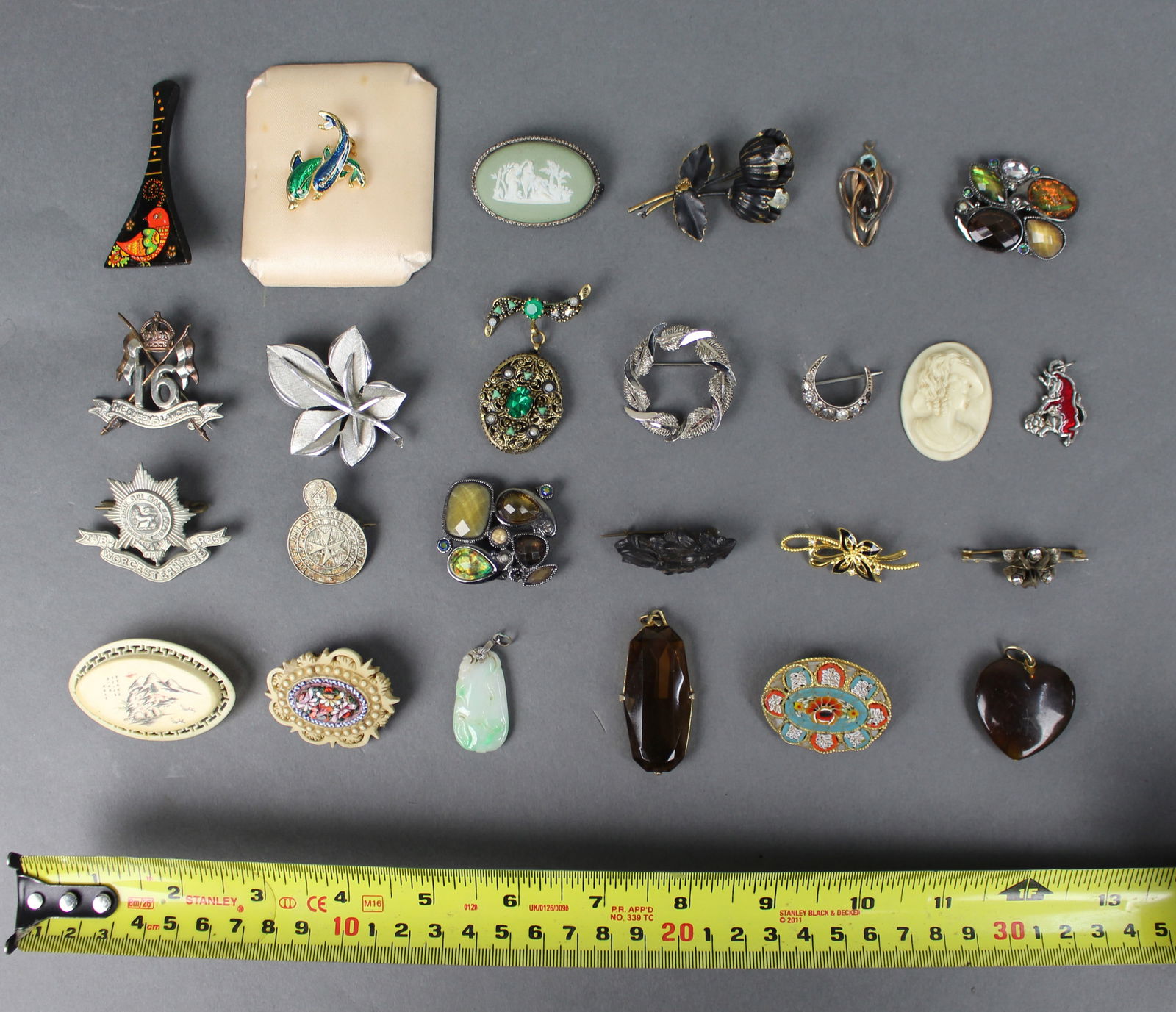 Collection of Vintage Brooches - 10