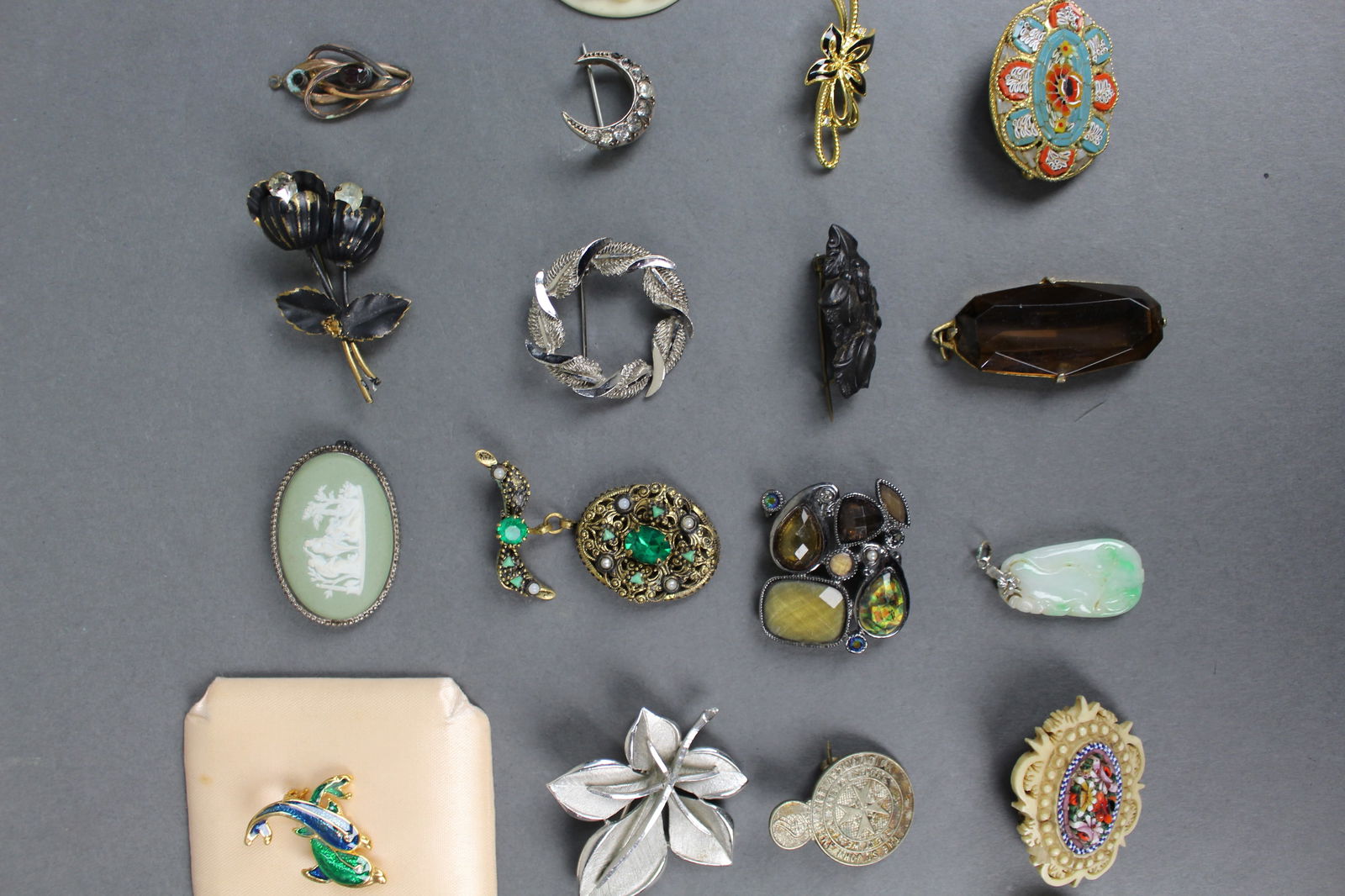 Collection of Vintage Brooches - 4