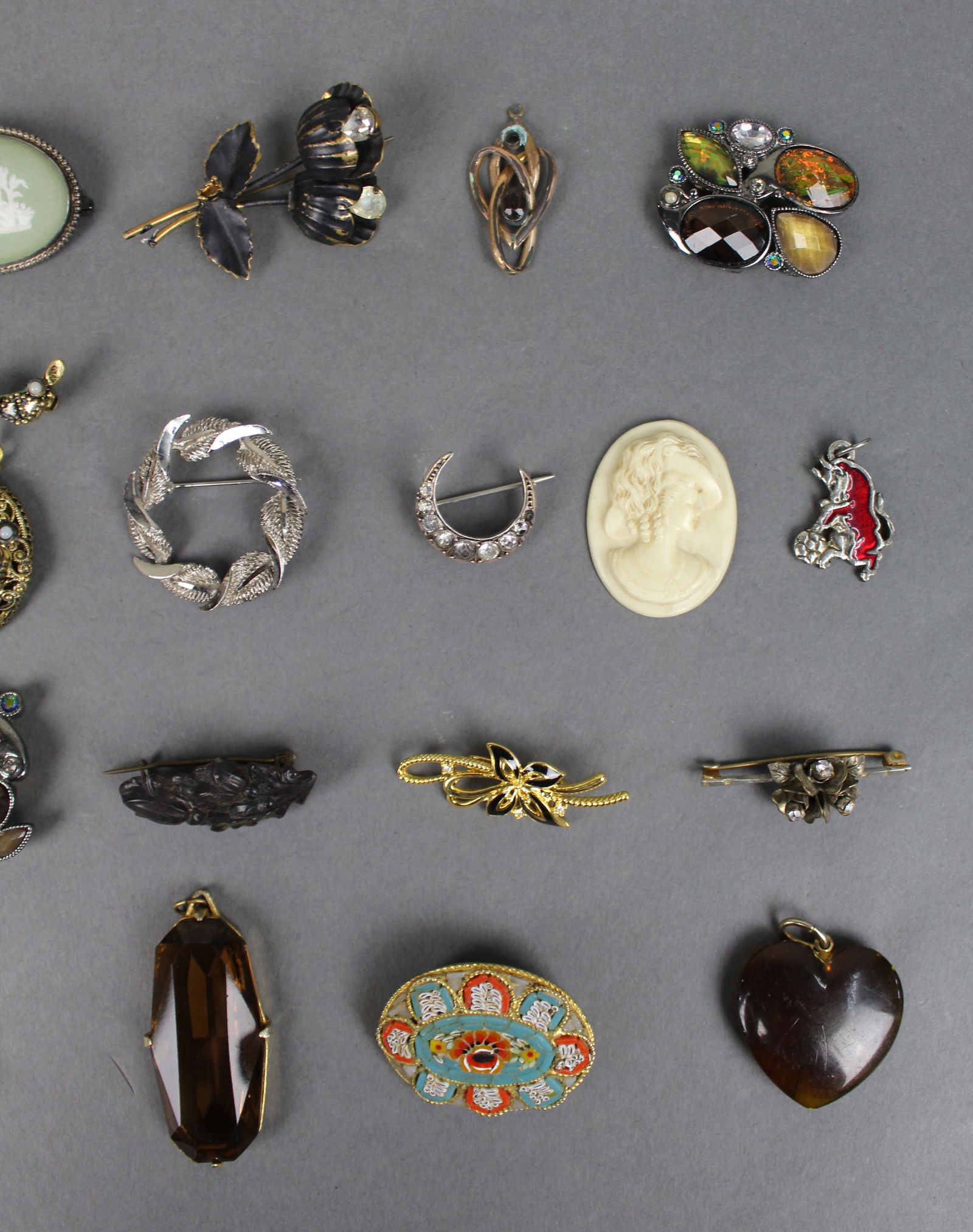 Collection of Vintage Brooches - 9