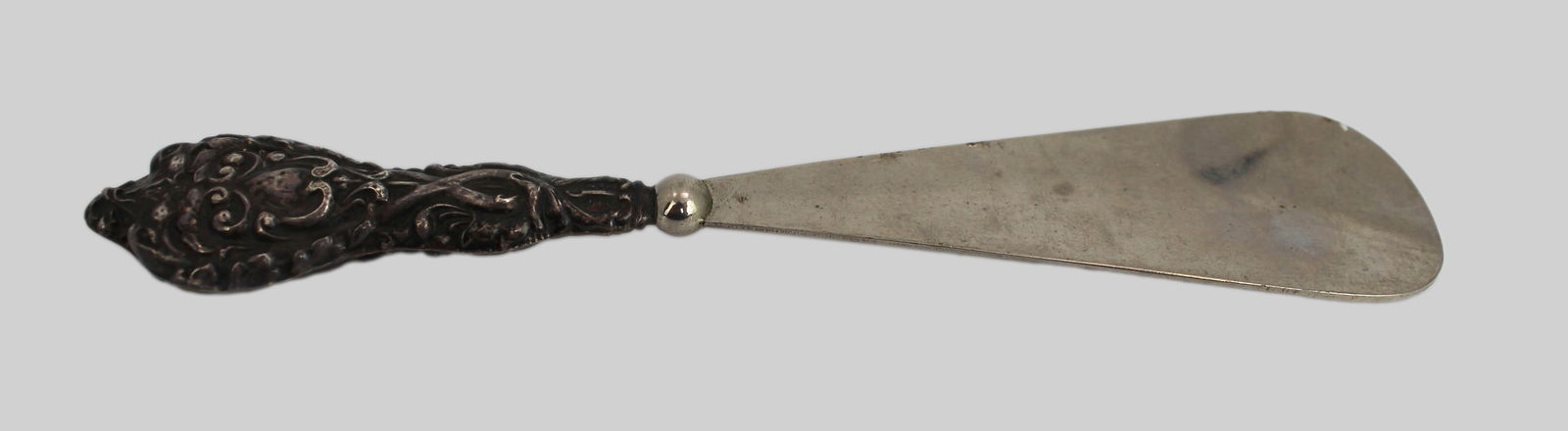 Sterling Silver Hallmarked Shoe Horn Chester 1915: Title: Sterling Silver Hallmarked Shoe Horn Chester 1915 Description: Sterling Silver Hallmarked Shoe Horn – Chester 1915 An antique sterling silver shoe horn with hallmarks for Chester,