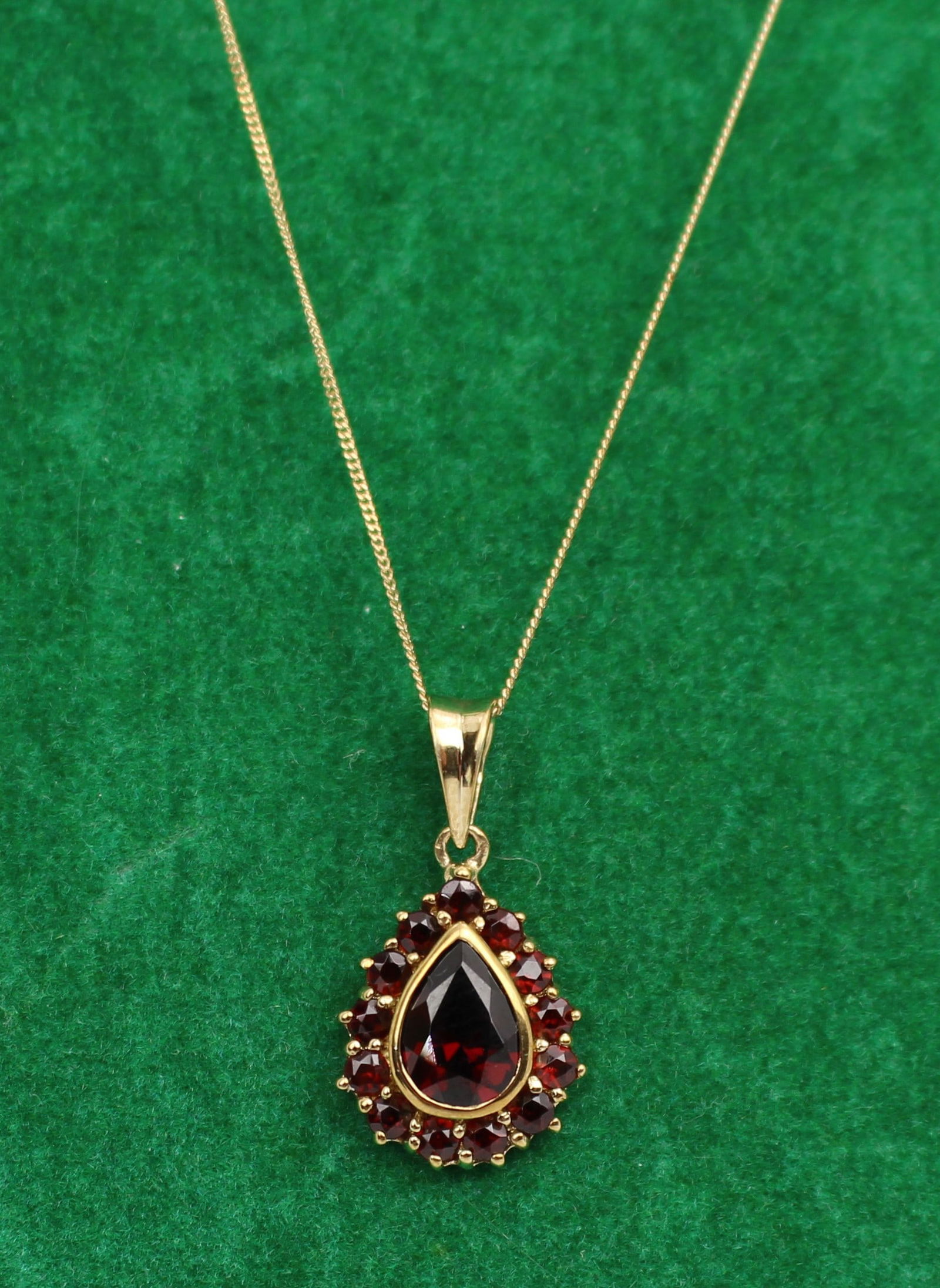 Vintage 9ct Gold Pendant on Chain - 2