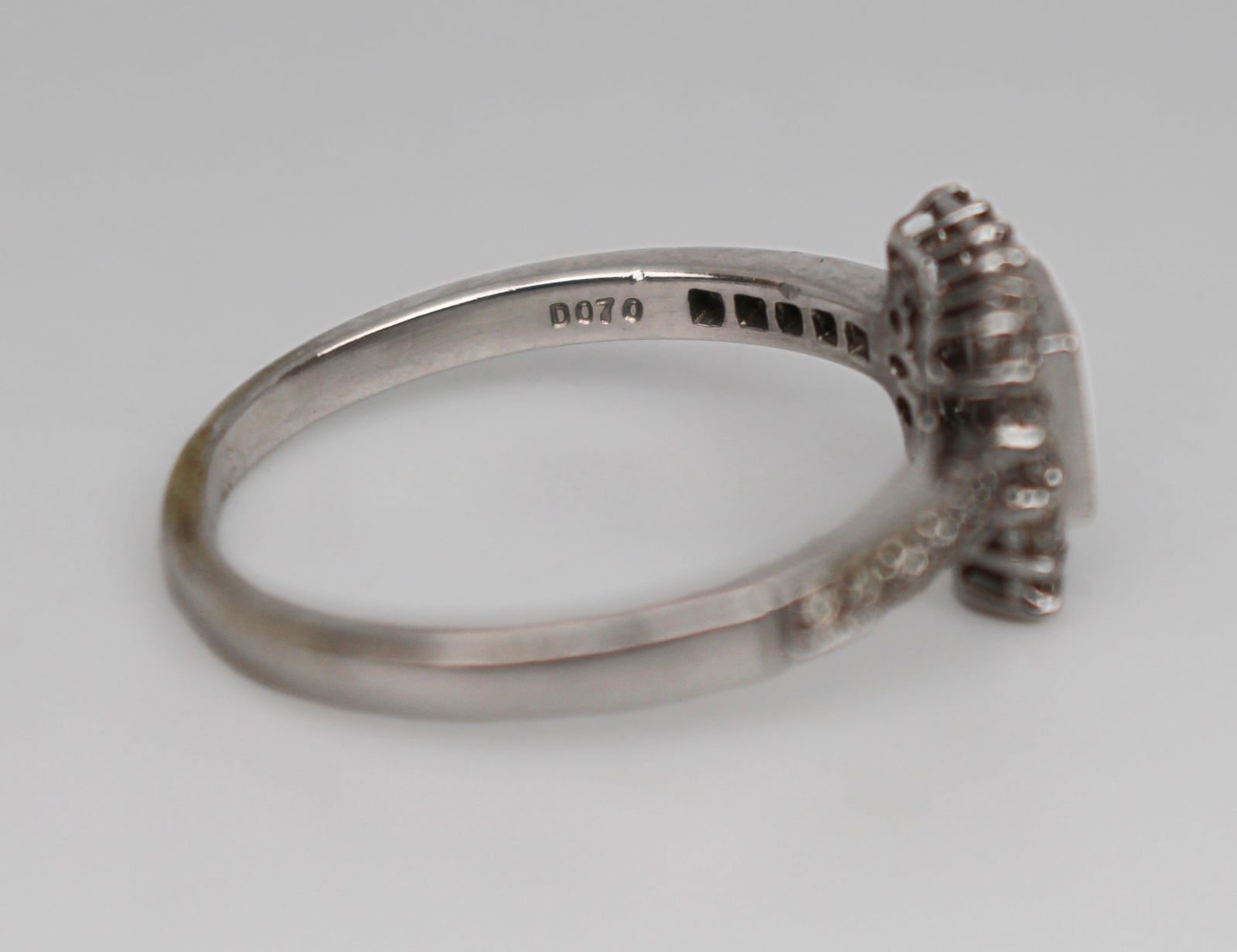 Diamond 18ct White Gold Ring 0.70 carat - 4