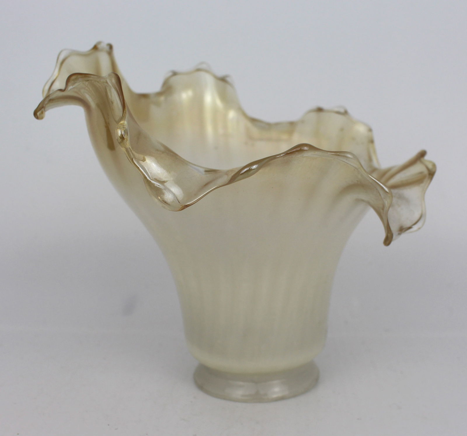 3 x Vintage Angled Ruffled Glass Lampshades: Title: 3 x Vintage Angled Ruffled Glass Lampshades Description: Angled Ruffled Measures 15 x 15 x 14 (height) cm Fitting opening 5 cm Very good condition commensurate with age