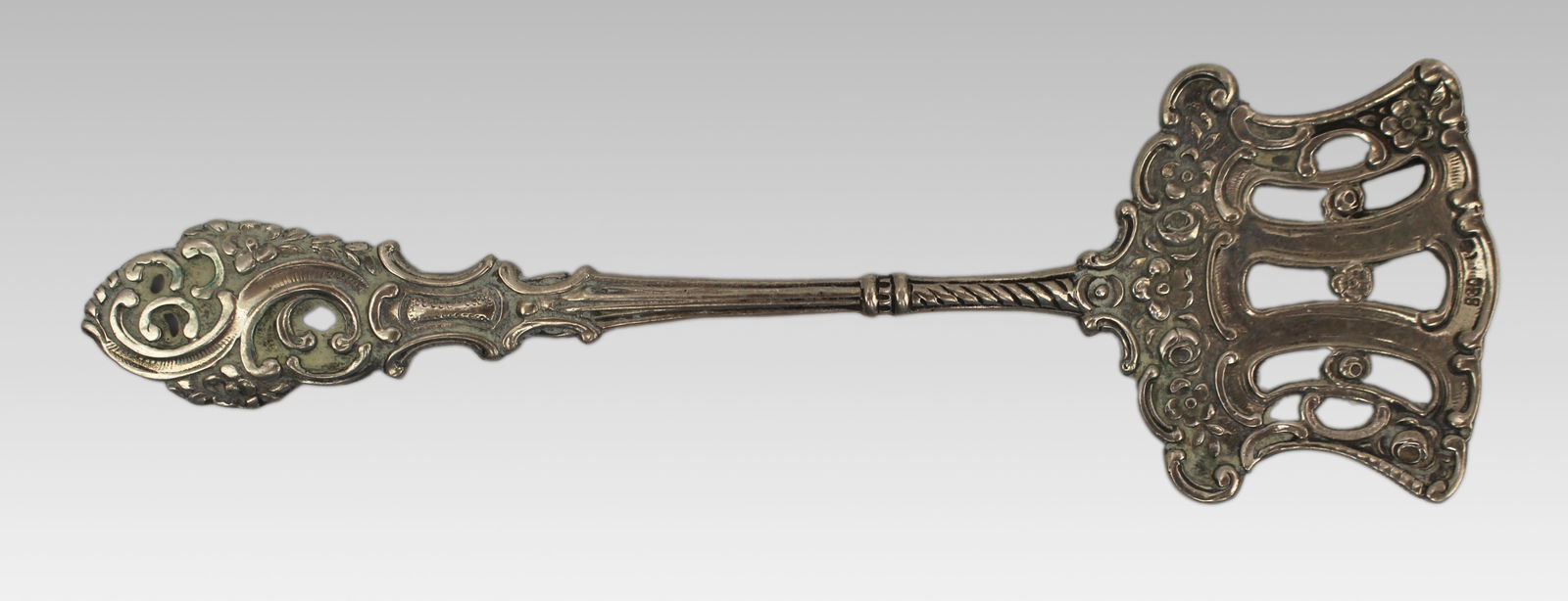 Antique Continental 830 Silver Pierced Pastry Server c.1890: Title: Antique Continental 830 Silver Pierced Pastry Server c.1890 Description: Antique Continental 830 Silver Pierced Pastry Server c.1890 A small continental silver pastry or dessert server,