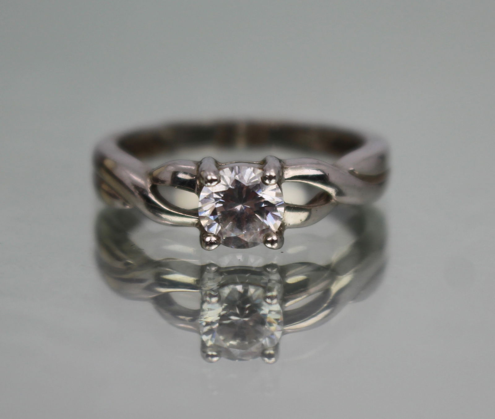 Vintage Silver Solitaire Ring: Title: Vintage Silver Solitaire Ring Description: Vintage Silver Solitaire Ring Stamped 925 Weight 3.2 g. Ring size Q 1/2 Good pre-owned condition. Condition: Used Delivery option: