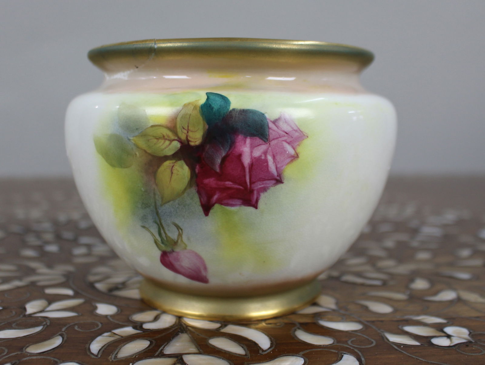 Antique Royal Worcester Hand-Painted Rose Vase – F132 (Date Code 1912) - 10