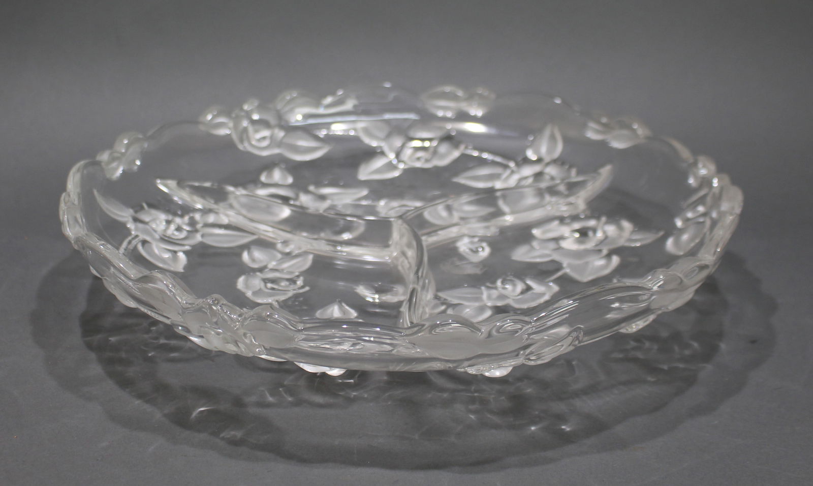 Large Crystal Vintage Italian Hors d'oeuvres Plate: Title: Large Crystal Vintage Italian Hors d'oeuvres Plate Description: Large Crystal Vintage Italian Hors d'oeuvres Plate Late 20th century, Italian, vintage. Width: 34 cm. Height: 5 cm. 