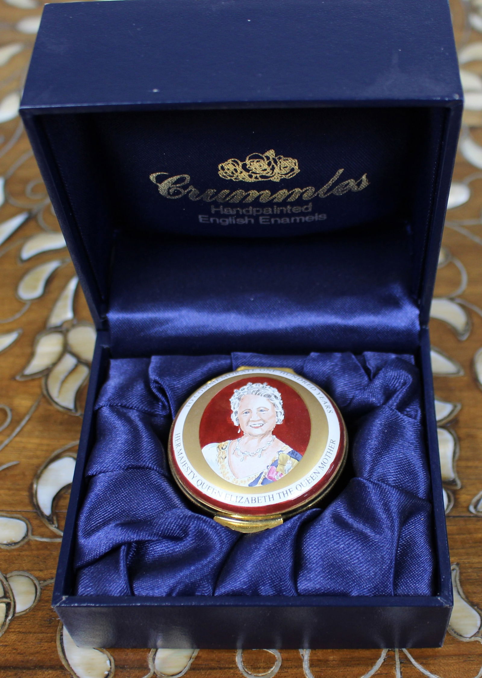 Crummles Enamel Box – HM Queen Elizabeth The Queen Mother: Title: Crummles Enamel Box – HM Queen Elizabeth The Queen Mother Description: Crummles Enamel Box – HM Queen Elizabeth The Queen Mother Limited Edition of 1,900 – Westminster
