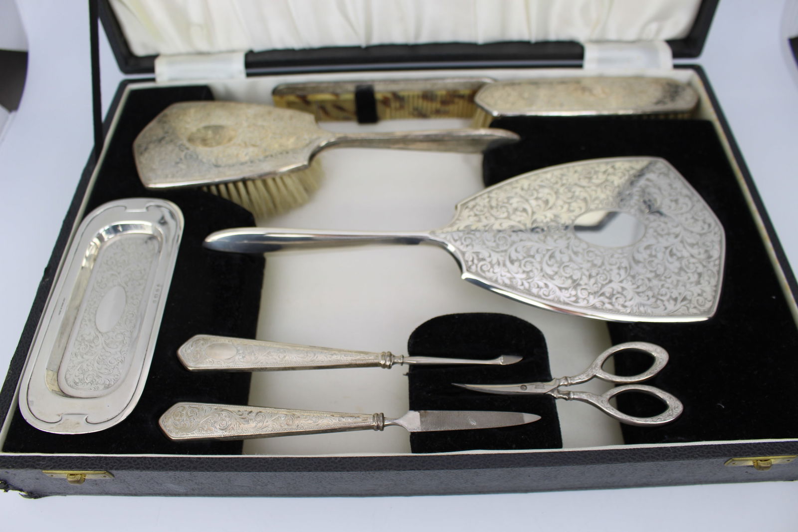 Cased Sterling Silver Vanity Set by Charles S. Green, Birmingham 1947 - 2