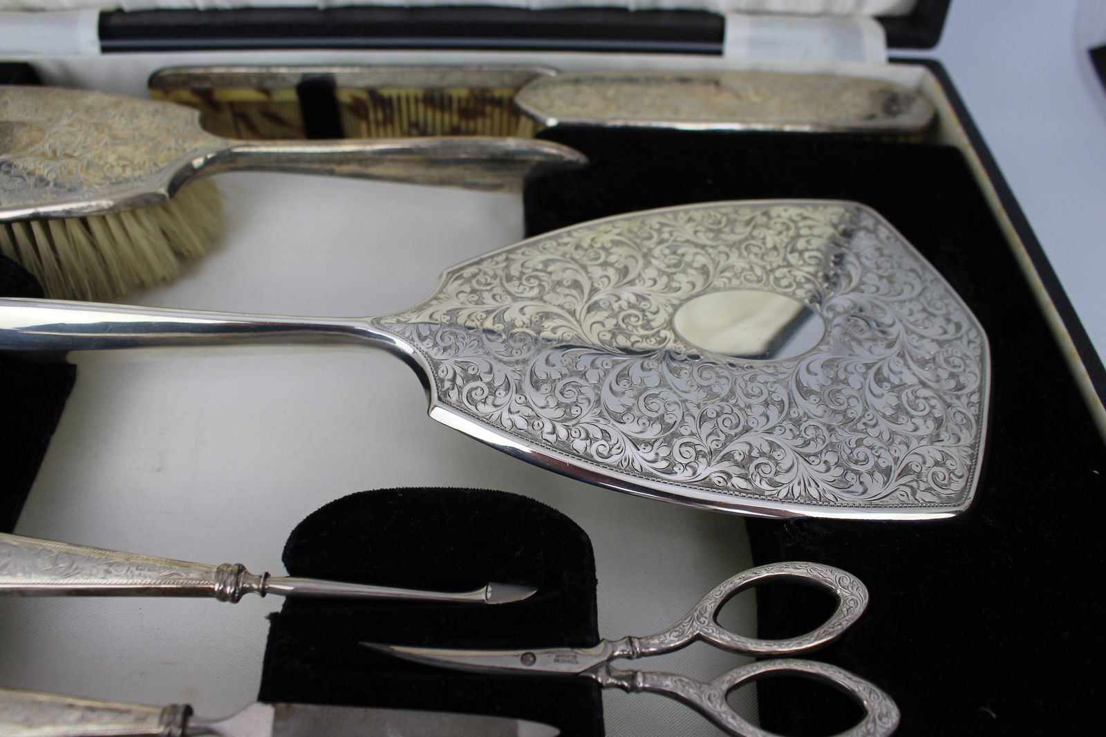 Cased Sterling Silver Vanity Set by Charles S. Green, Birmingham 1947 - 3