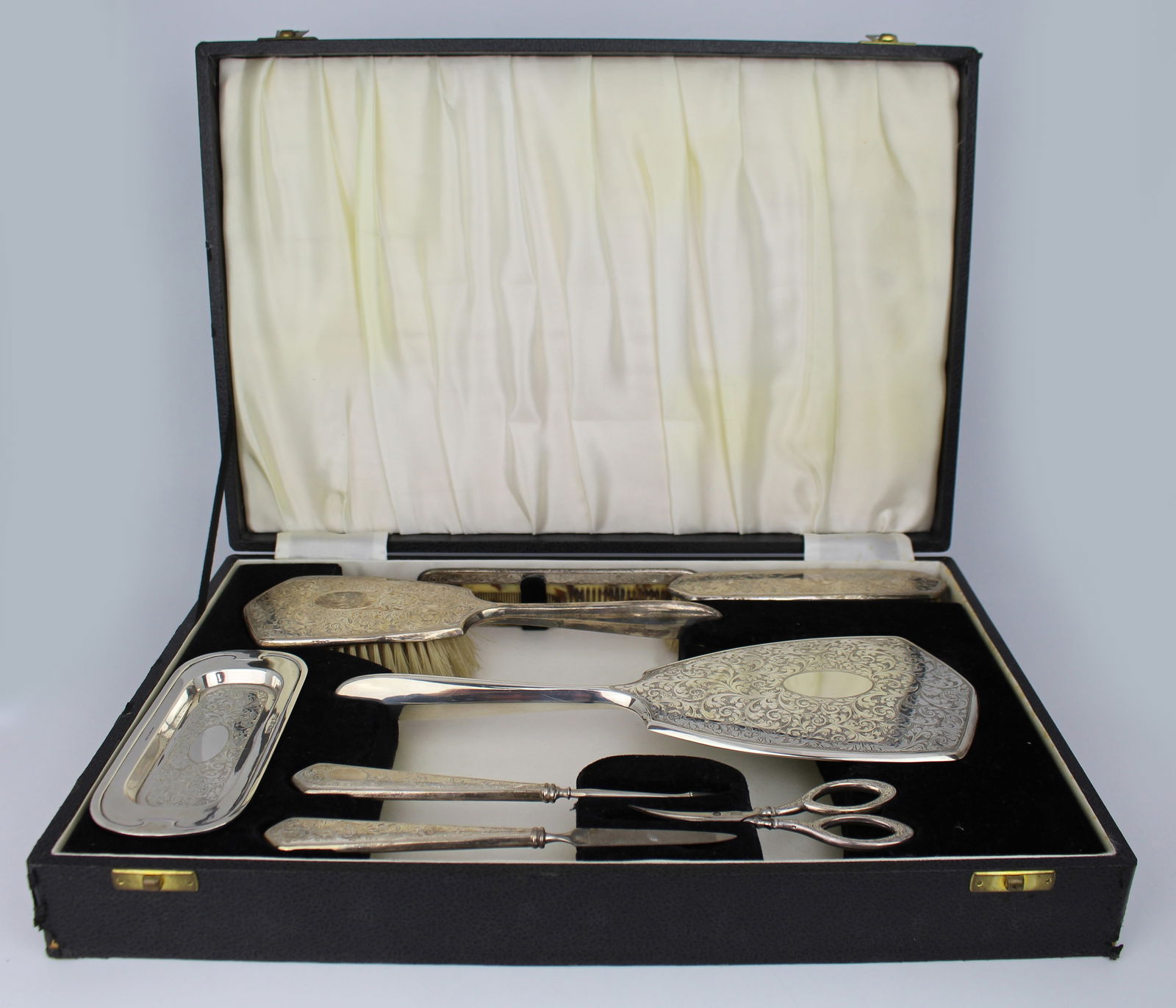 Cased Sterling Silver Vanity Set by Charles S. Green, Birmingham 1947 - 9