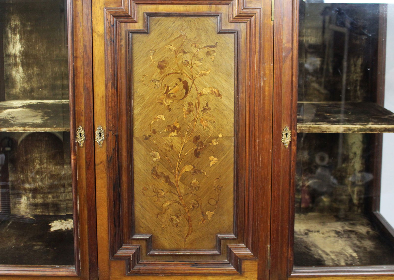 Late Victorian Inlaid Rosewood Display Cabinet - 4
