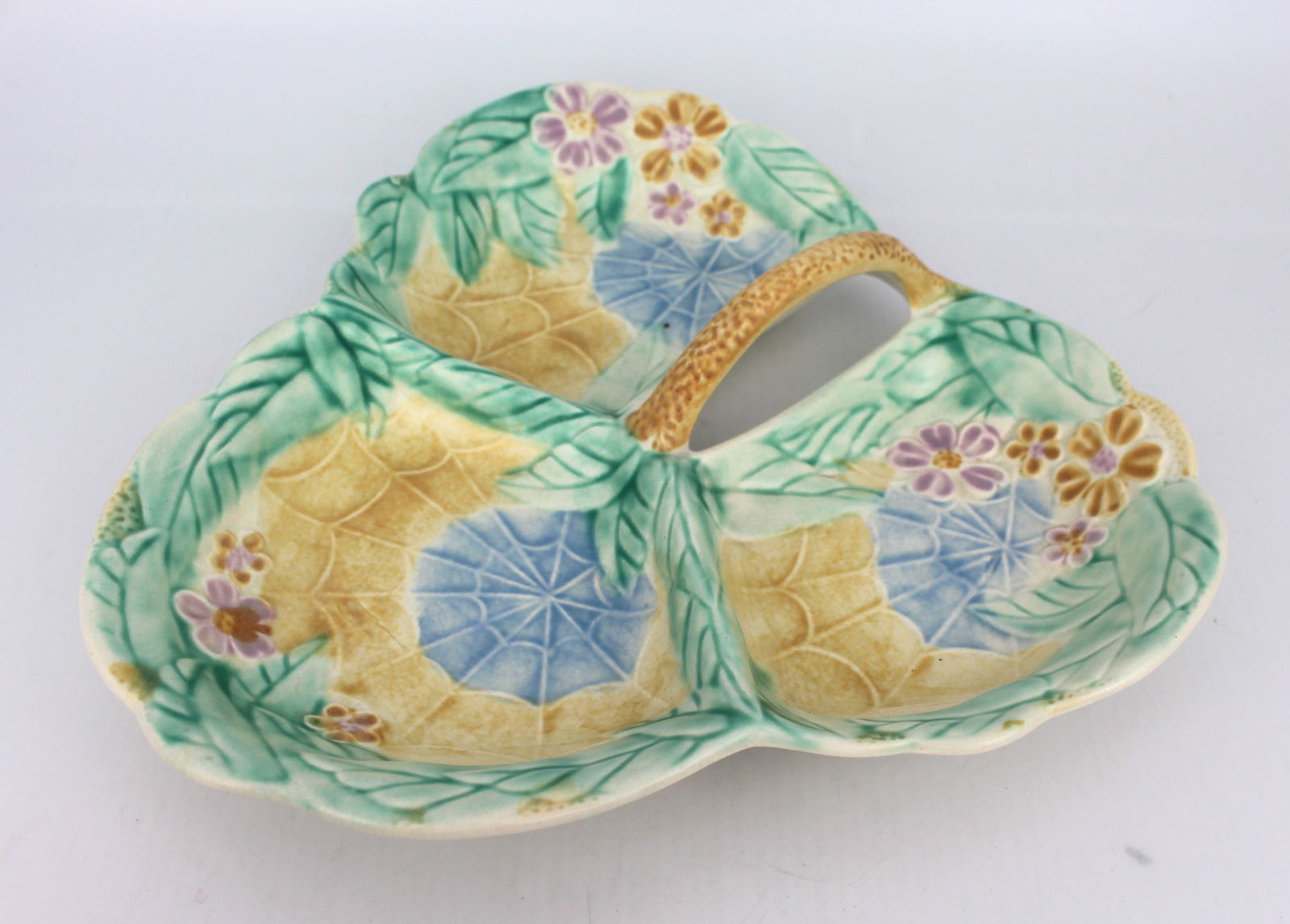 Avon Ware Pottery Dish c.1930: Title: Avon Ware Pottery Dish c.1930 Description: Avon Ware Pottery Dish c.1930 c.1930. Chip to underside rim Condition: Used Delivery option: Collection & Delivery Location Category: