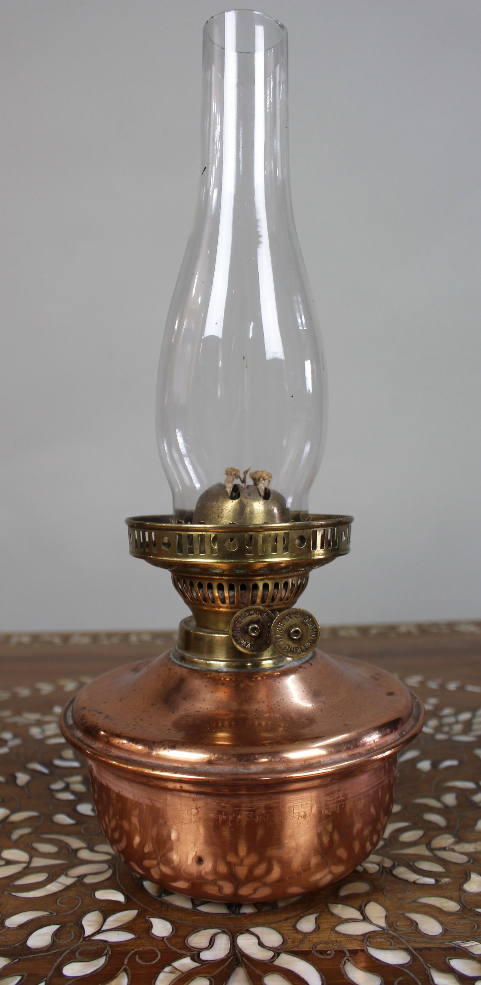 Antique English Copper & Brass Oil Lamp – Duplex Burner: Title: Antique English Copper & Brass Oil Lamp – Duplex Burner Description: Antique English Copper & Brass Oil Lamp – Duplex Burner England, circa 1900 A handsome