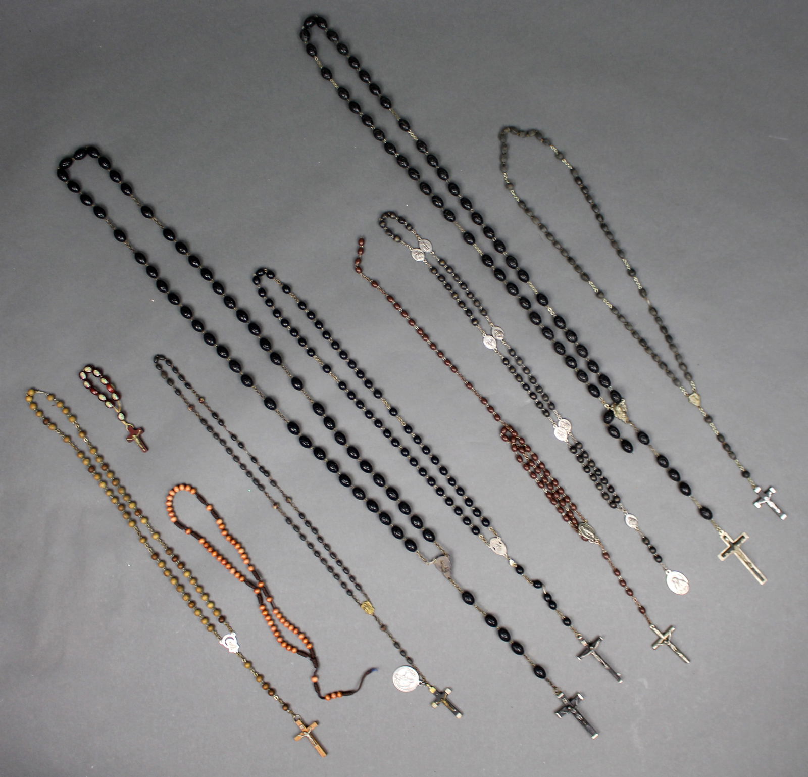 Collection of 10 Vintage Catholic Rosaries: Title: Collection of 10 Vintage Catholic Rosaries Description: Collection of 10 Vintage Catholic Rosaries A mixed group of Catholic rosaries. All pictured Condition: Used Delivery option: