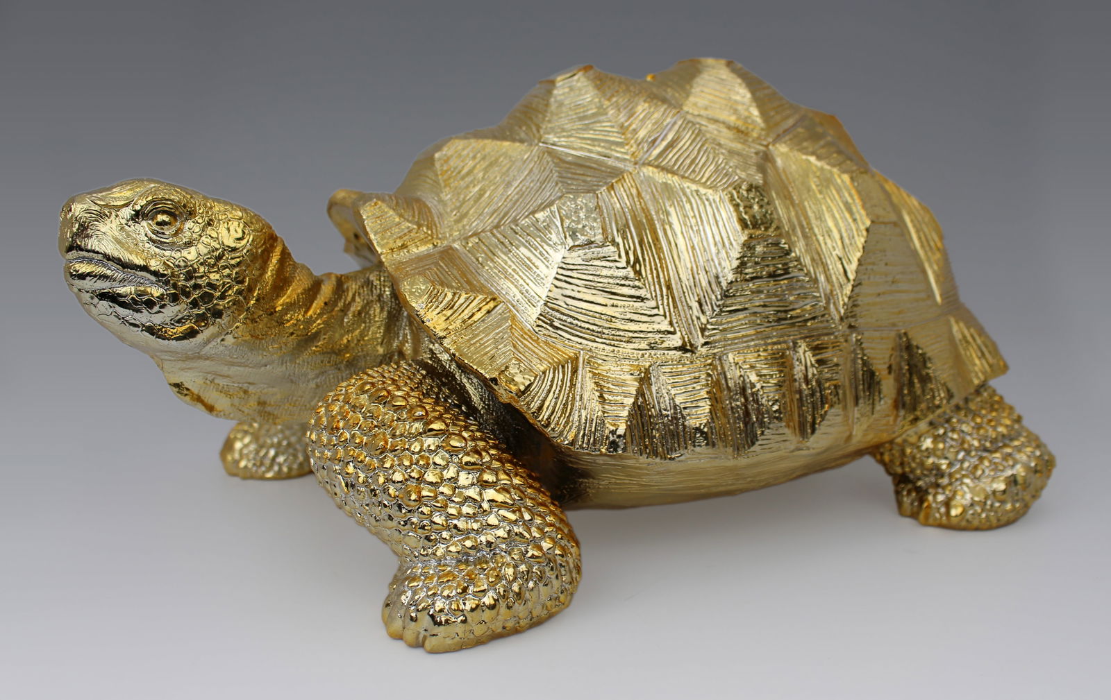 Gold Leaf Tortoise Model: Title: Gold Leaf Tortoise Model Description: Gold Leaf Tortoise Model Measures 38 x 24 x 19 (height) cm Excellent condition Condition: Use