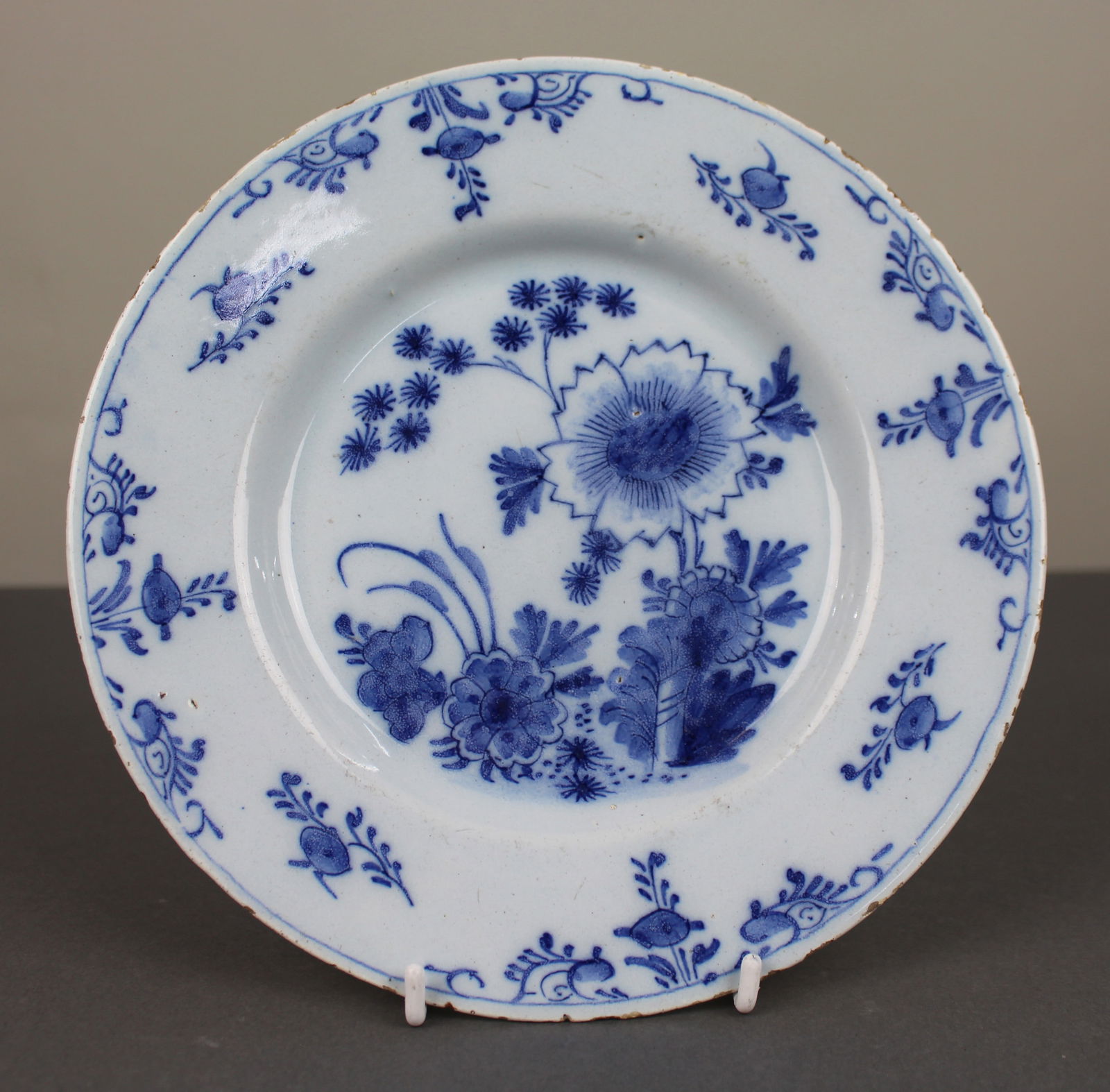 18th Century Delft Blue and White Floral Plate, c.1770: Title: 18th Century Delft Blue and White Floral Plate, c.1770 Description: 18th Century Delft Blue and White Floral Plate, c.1770 A fine antique Dutch Delftware plate, hand-painted in underglaze