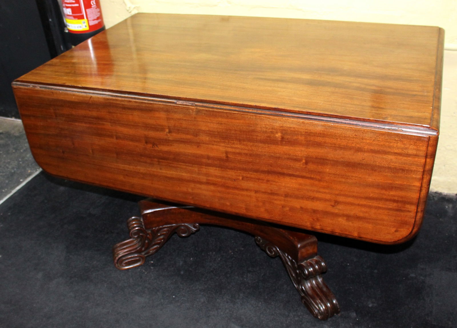 Antique William IV Mahogany Drop-Leaf Centre Table - 2