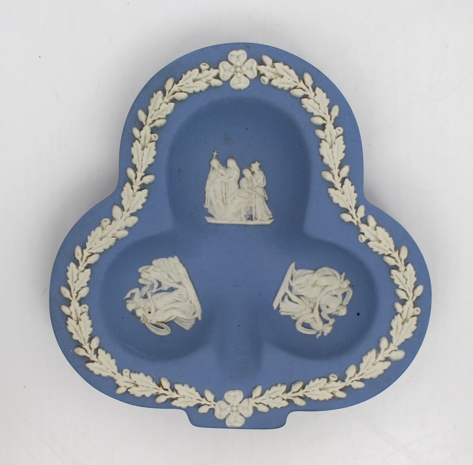 Wedgwood Jasperware Trefoil Dish: Title: Wedgwood Jasperware Trefoil Dish Description: Wedgwood Jasperware Trefoil Dish Condition: Used Delivery option: