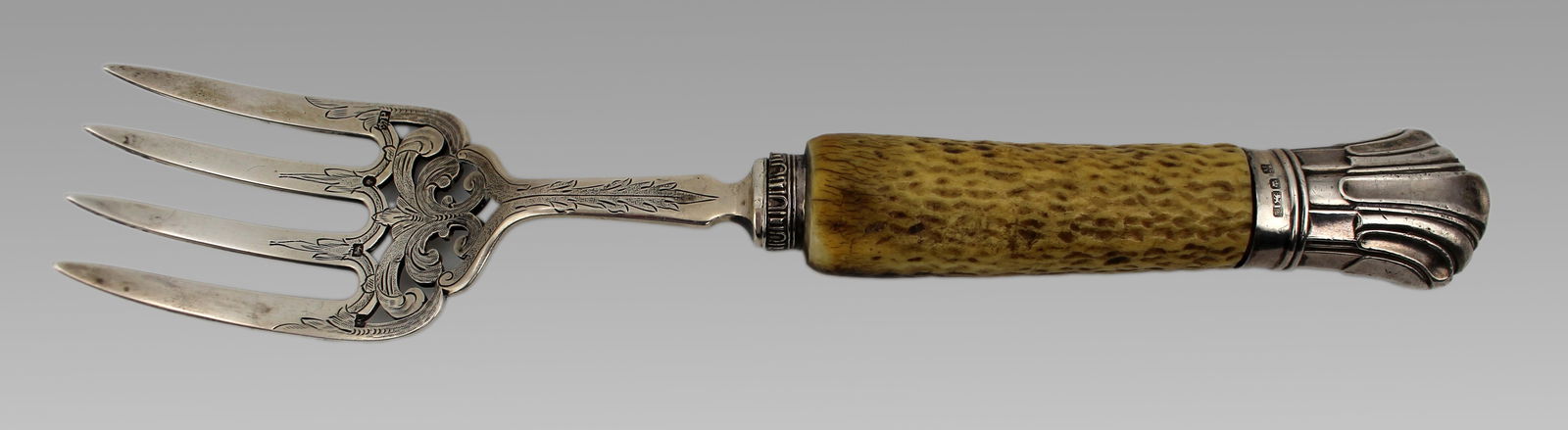 Edwardian Solid Silver and Bone Handled Bread Fork, Sheffield, 1907: Title: Edwardian Solid Silver and Bone Handled Bread Fork, Sheffield, 1907 Description: Edwardian Solid Silver and Bone Handled Bread Fork — Sheffield 1907 An Edwardian bread fork with
