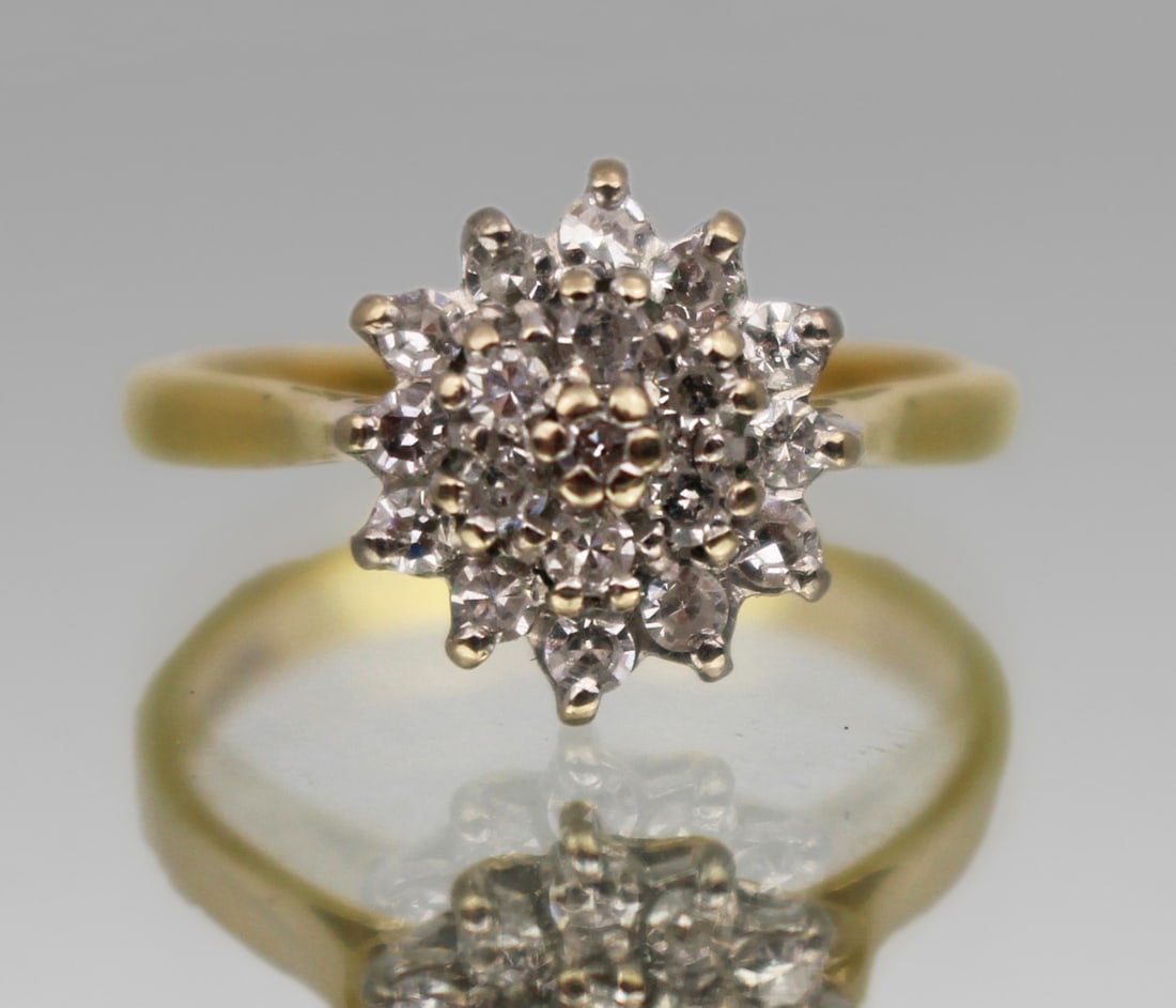 Vintage Diamond Cluster 18ct Gold Ring (1 of 5)