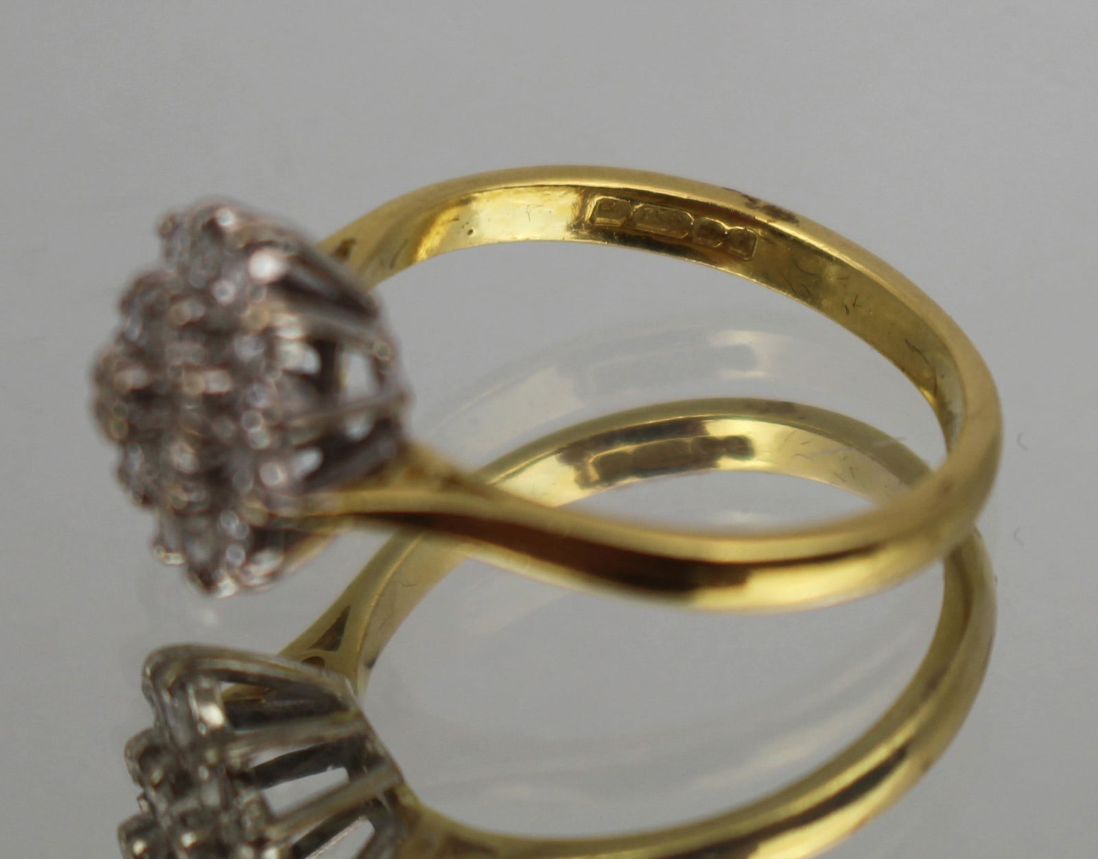 Vintage Diamond Cluster 18ct Gold Ring - 3