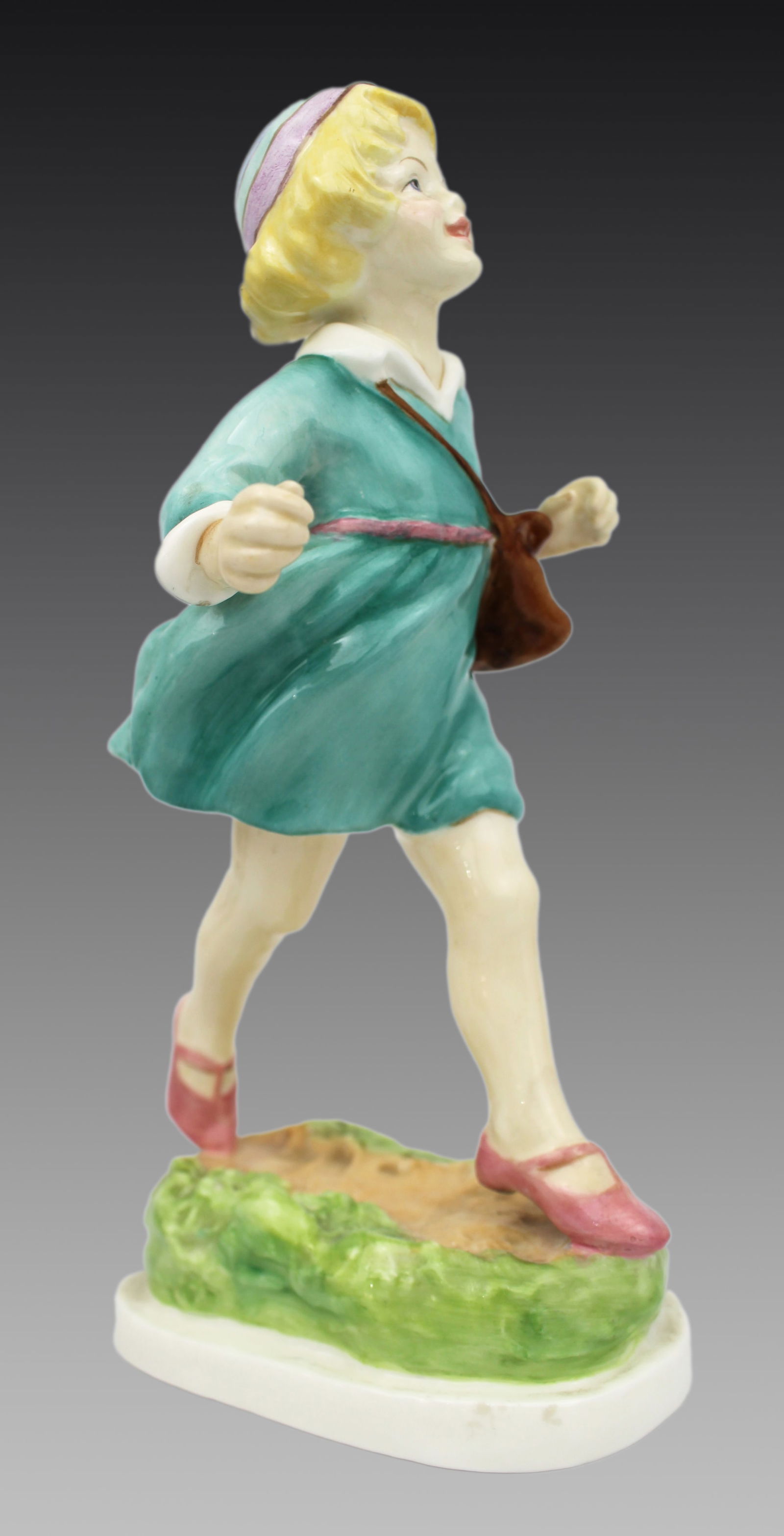 Royal Worcester Figurine Thursday's Child: Title: Royal Worcester Figurine Thursday's Child Description: Royal Worcester Doughty Figurine Thursday's Child Modelled by Doughty. Thursday's child has far to go. No. 3522. Height 19 cm. 