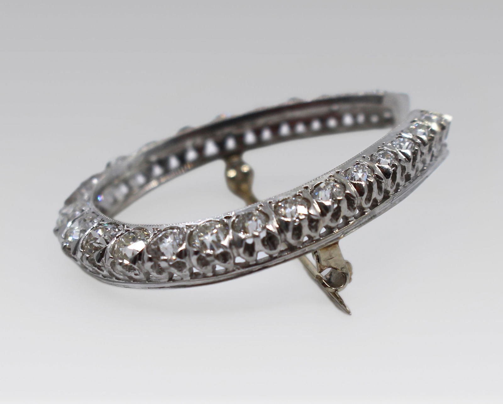 Fine Platinum Diamond Horseshoe Brooch, Circa 1925 - 3
