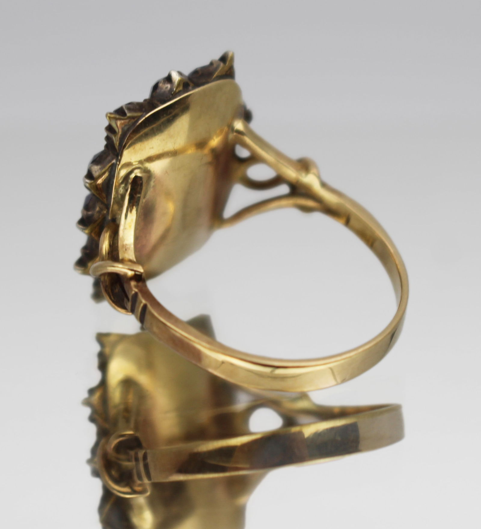 Victorian Mourning Ring with Purple Glass Stones c.1860 - 3