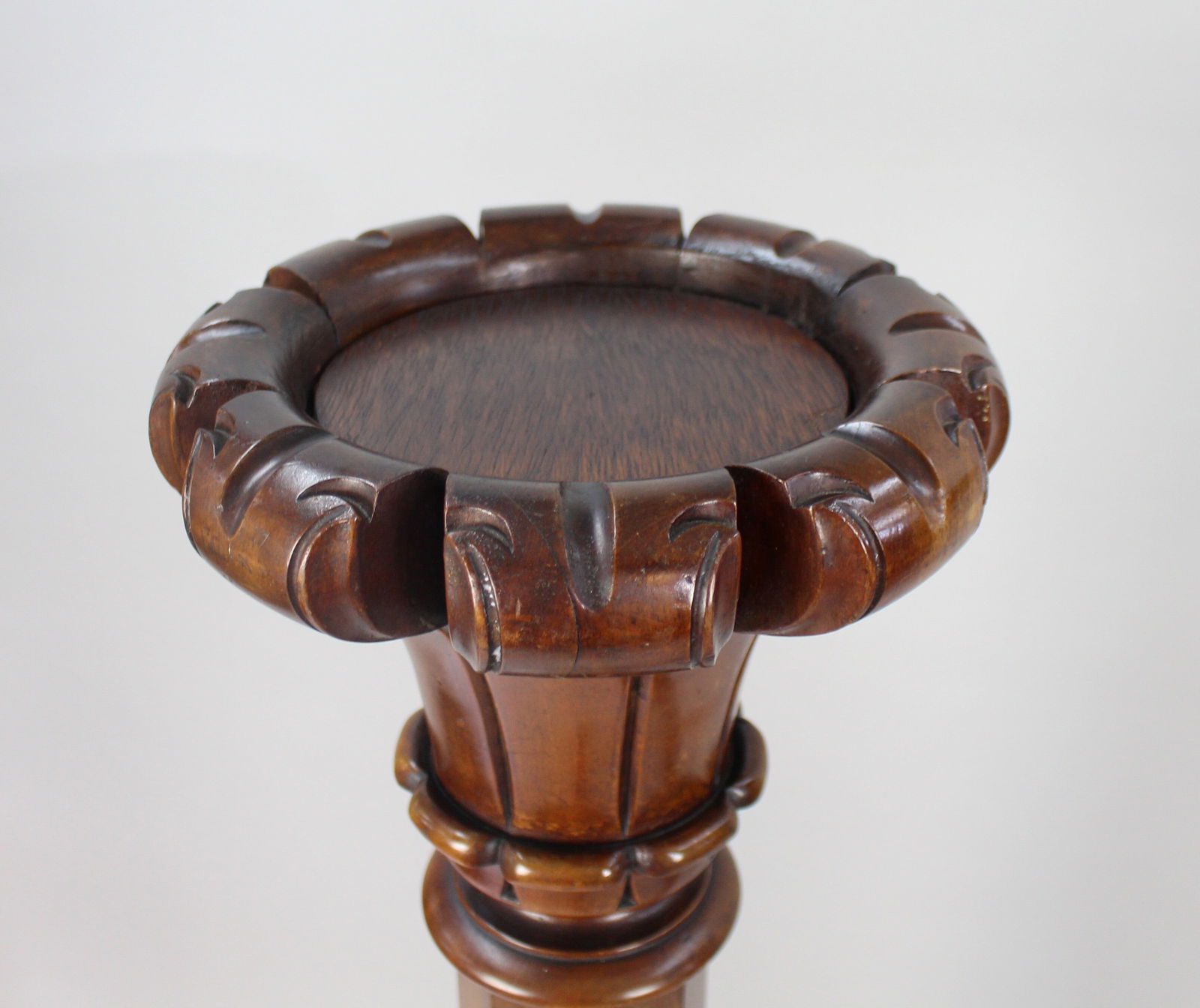 Pair of Early Victorian Carved Mahogany Pedestals - 3