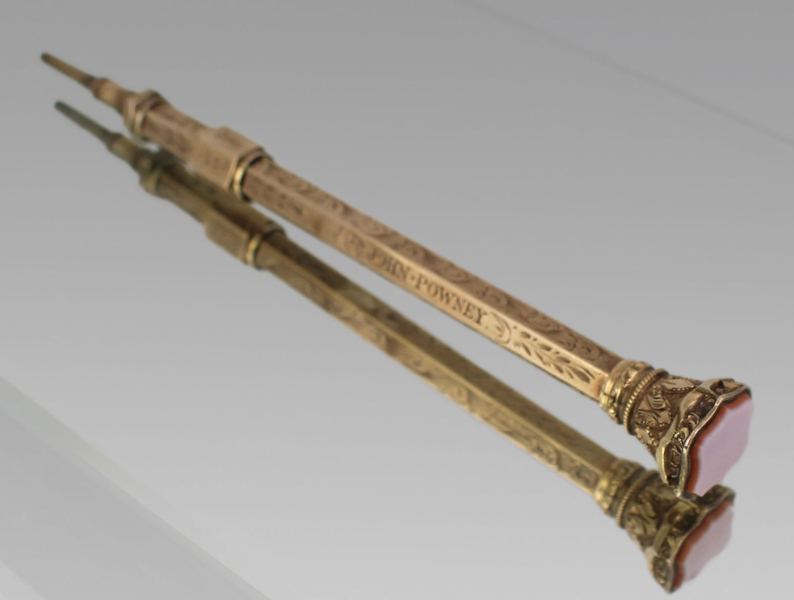 Victorian 9ct Gold Propelling Pencil & Hardstone Fob Seal - 3